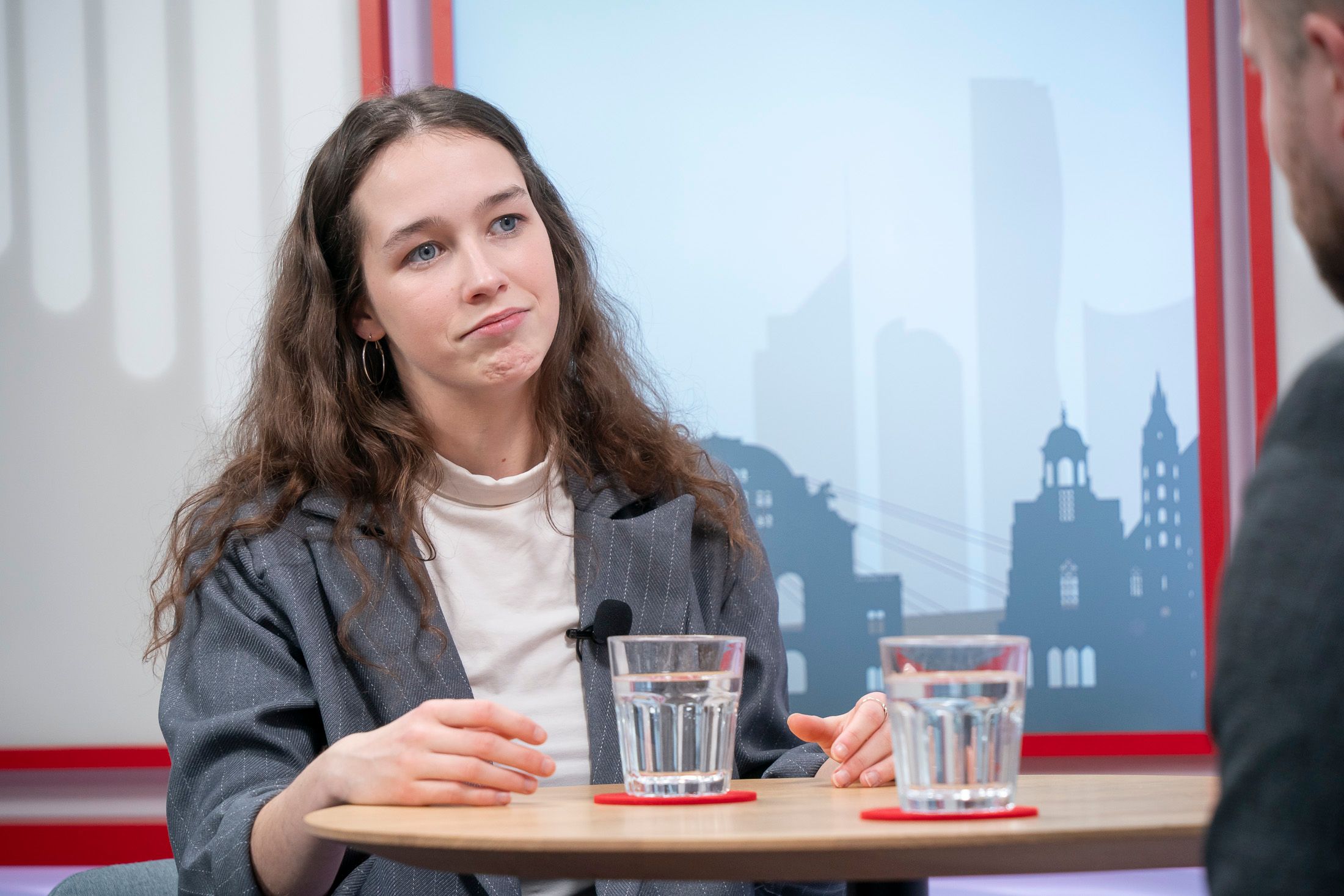 Die 23-jährige Lena Schilling ist Spitzenkandidatin der Grünen für die EU-Wahl am 9. Juni. Ihre Glaubwürdigkeit ist nach den aktuellen Enthüllungen angekratzt.