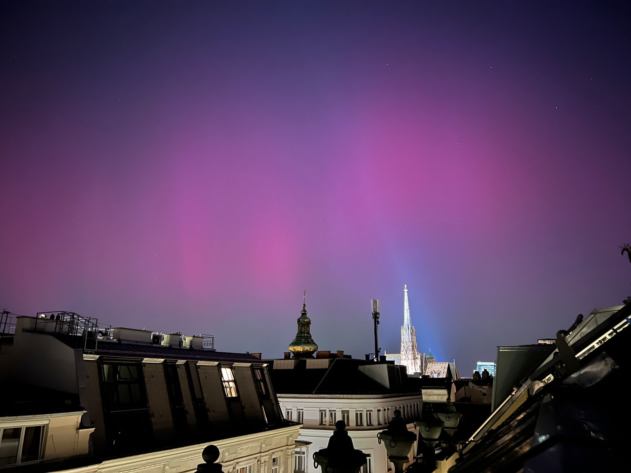 Norwegische Stimmung: Polarlichter über Wien in der Nacht von 10. auf 11. Mai 2024.