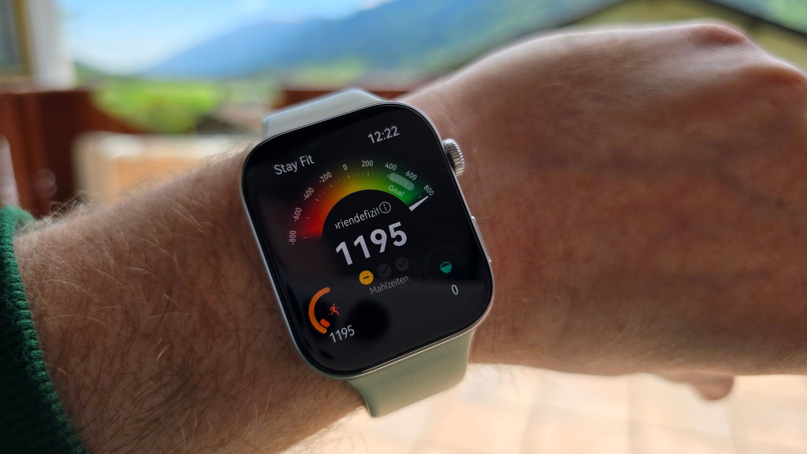 Ganz neu ist, was Huawei nun "Stay Fit" nennt. Die Smartwatch errechnet den Kalorienverbrauch und schlägt ein Kaloriendefizit vor, um das Wunschgewicht zu erreichen.