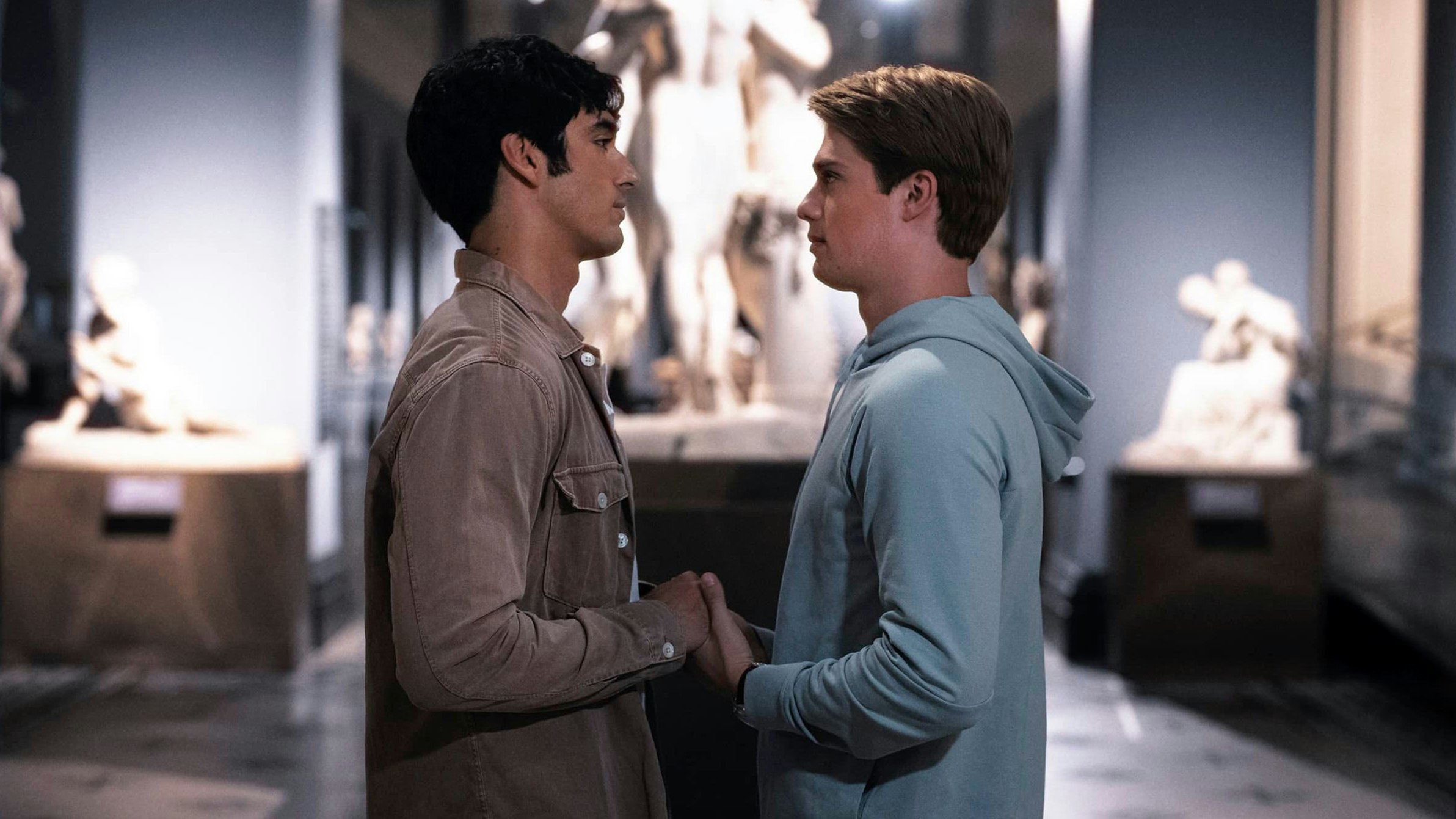  Werden die beiden Hauptdarsteller Nicholas Galitzine und Taylor Zakhar Perez ihre Rollen für die Fortsetzung wieder annehmen?NICHOLAS GALITZINE and TAYLOR ZAKHAR PEREZ in RED WHITE & ROYAL BLUE (2023), directed by MATTHEW LOPEZ. PUBLICATIONxNOTxINxGERxFRAxESP Copyright: xAMAZONxSTUDIOSx/xAlbumx alb9816509 EDITORIAL USE ONLY