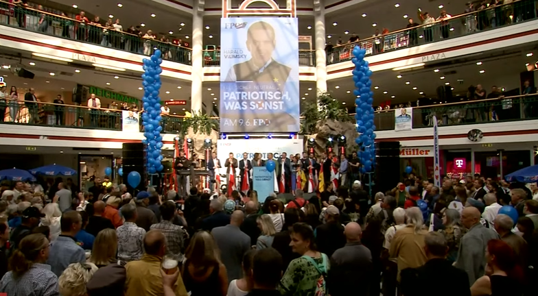 Beim FPÖ-Wahlkampfauftakt in der Lugner City flogen die Stinkbomben!