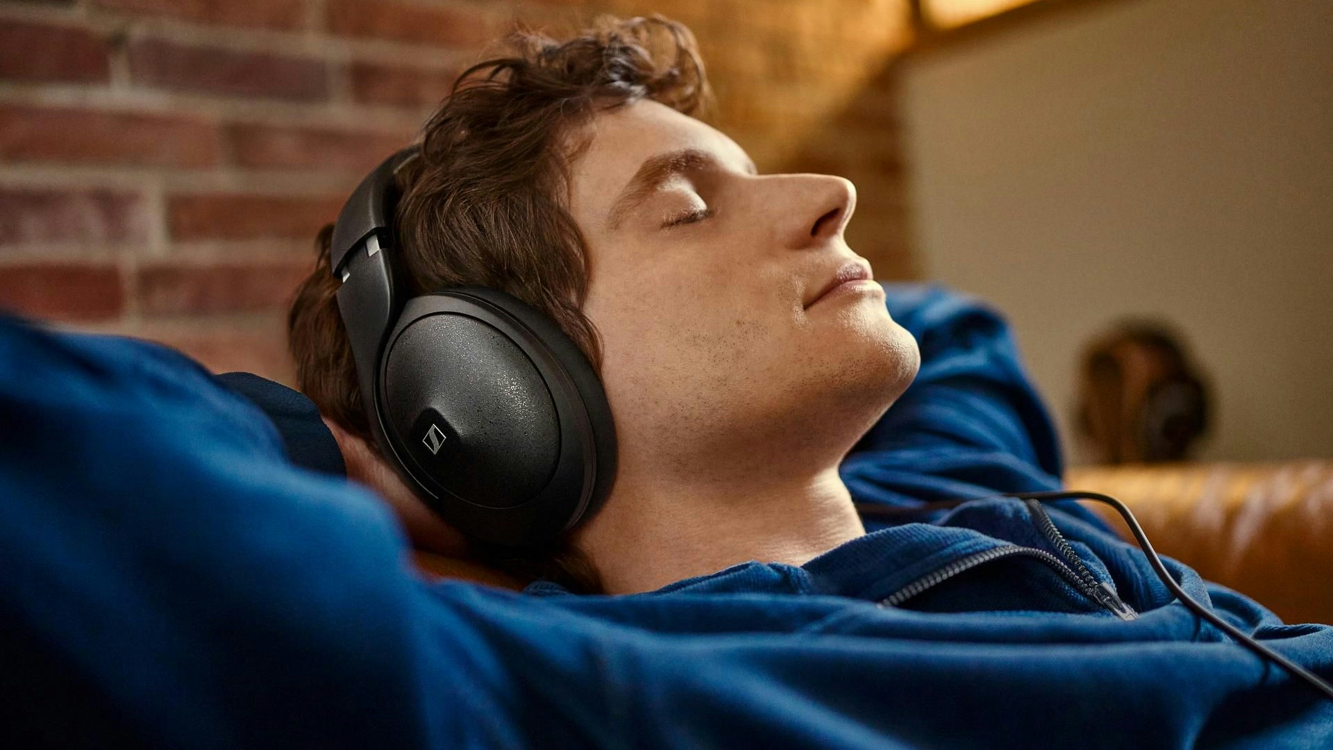 ​Der HD 620S bietet mit seinem stahlverstärkten Kopfbügel und den Ohrmuschelabdeckungen eine lange Lebensdauer. 