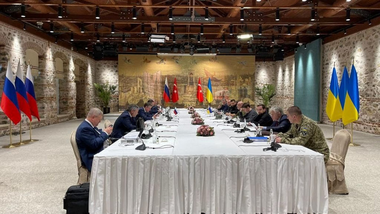 Enthüllt: So nah waren Russland und Ukraine an Frieden
