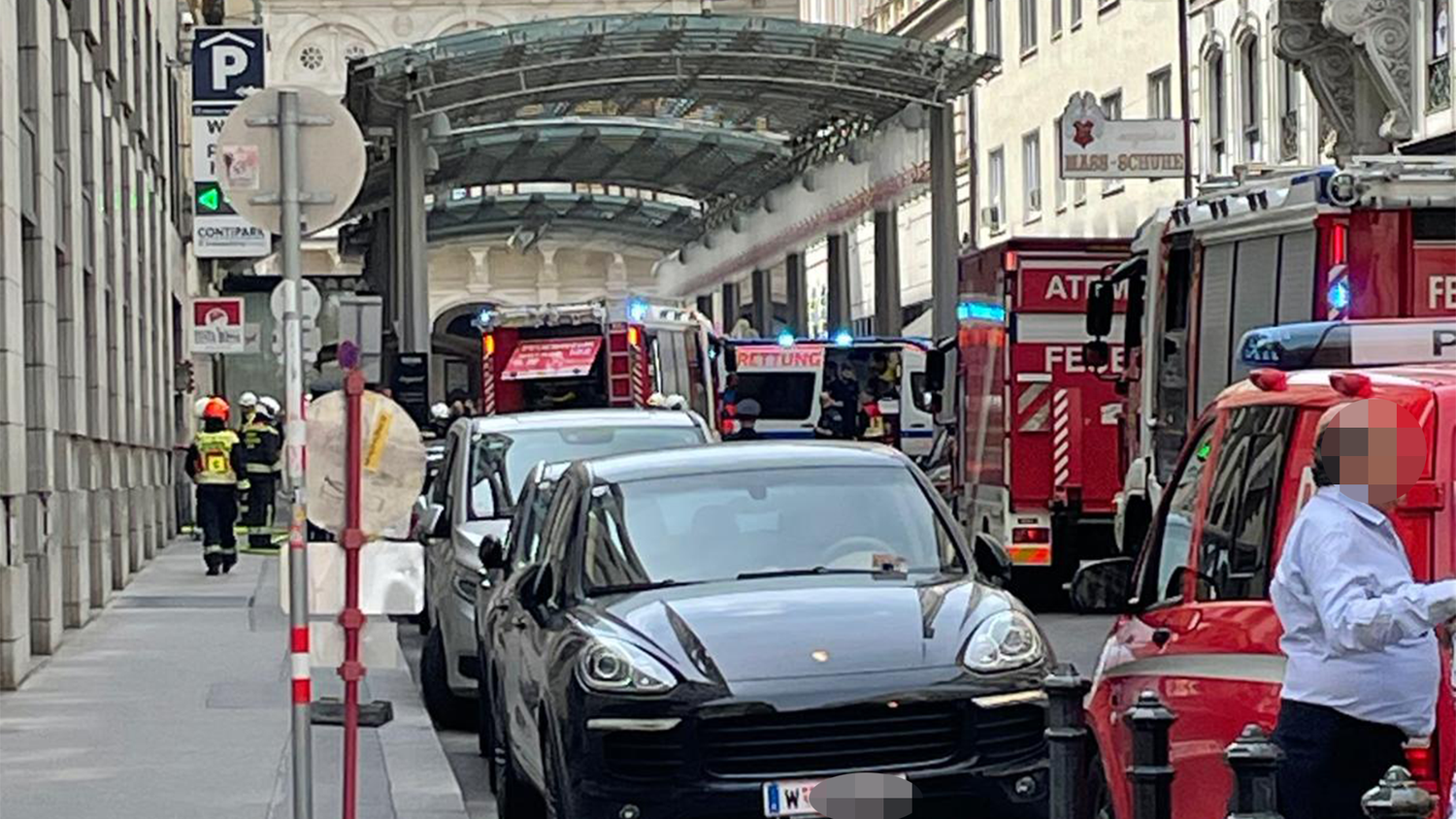 Großeinsatz in der Wiener City – In einer Tiefgarage kam es zu einem Pkw-Brand.