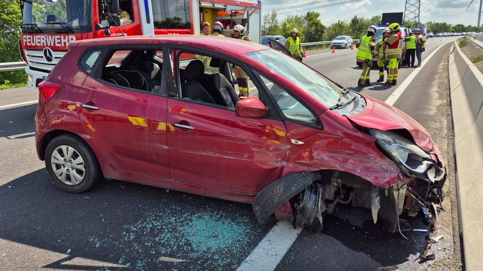 Unfall auf A3 – Kleinkind in Auto eingeschlossen