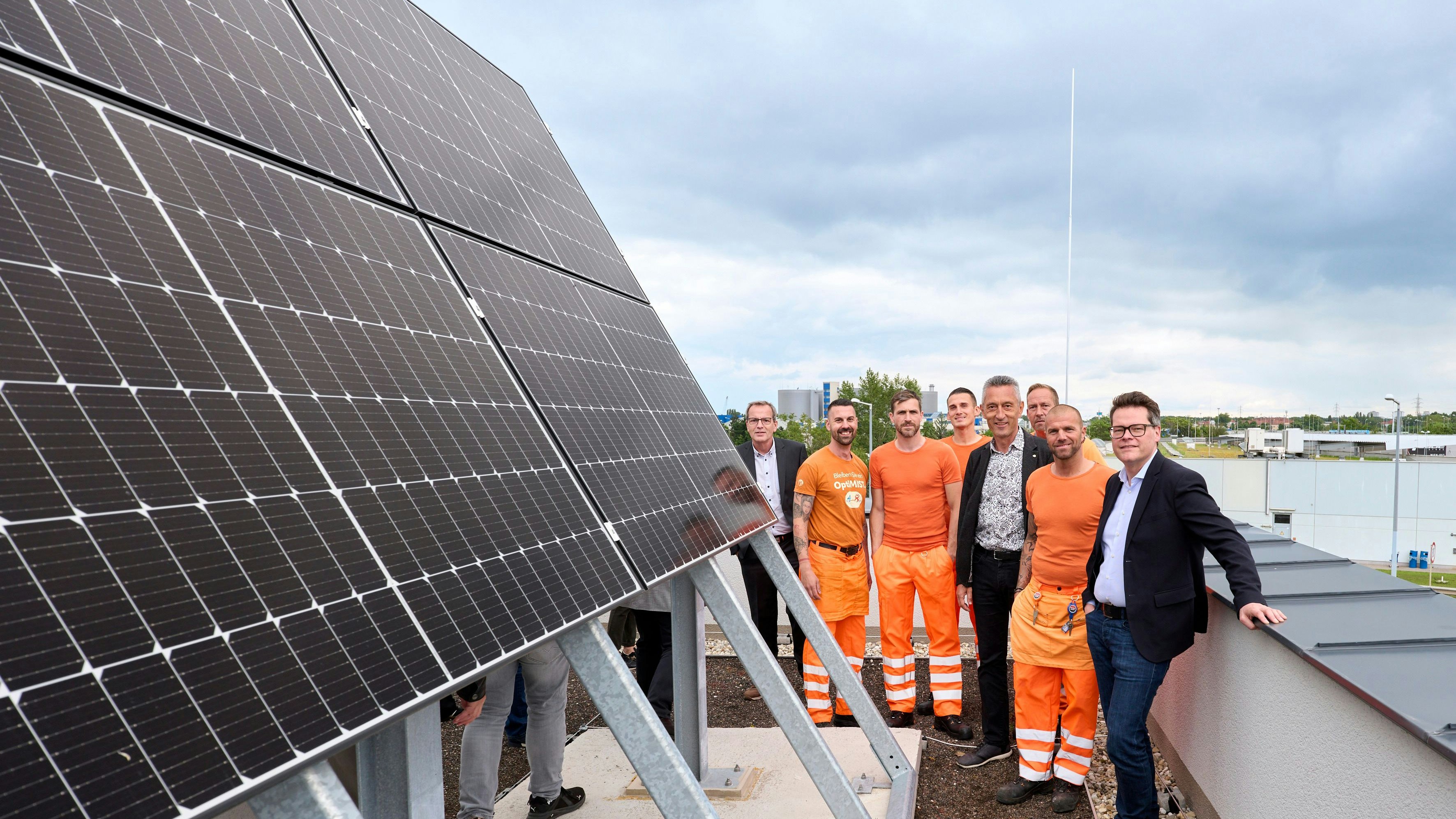 Die Photovoltaikanlage am Dach rundet den ökologisch durchdachten Bau ab.