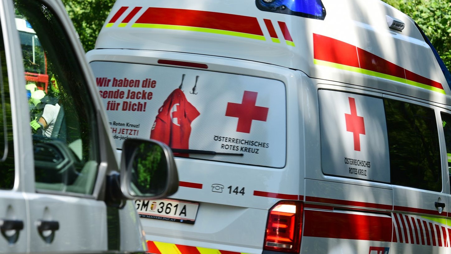 Heute.at - Linienbus überholt: Beifahrerin stirbt bei Horror-Crash