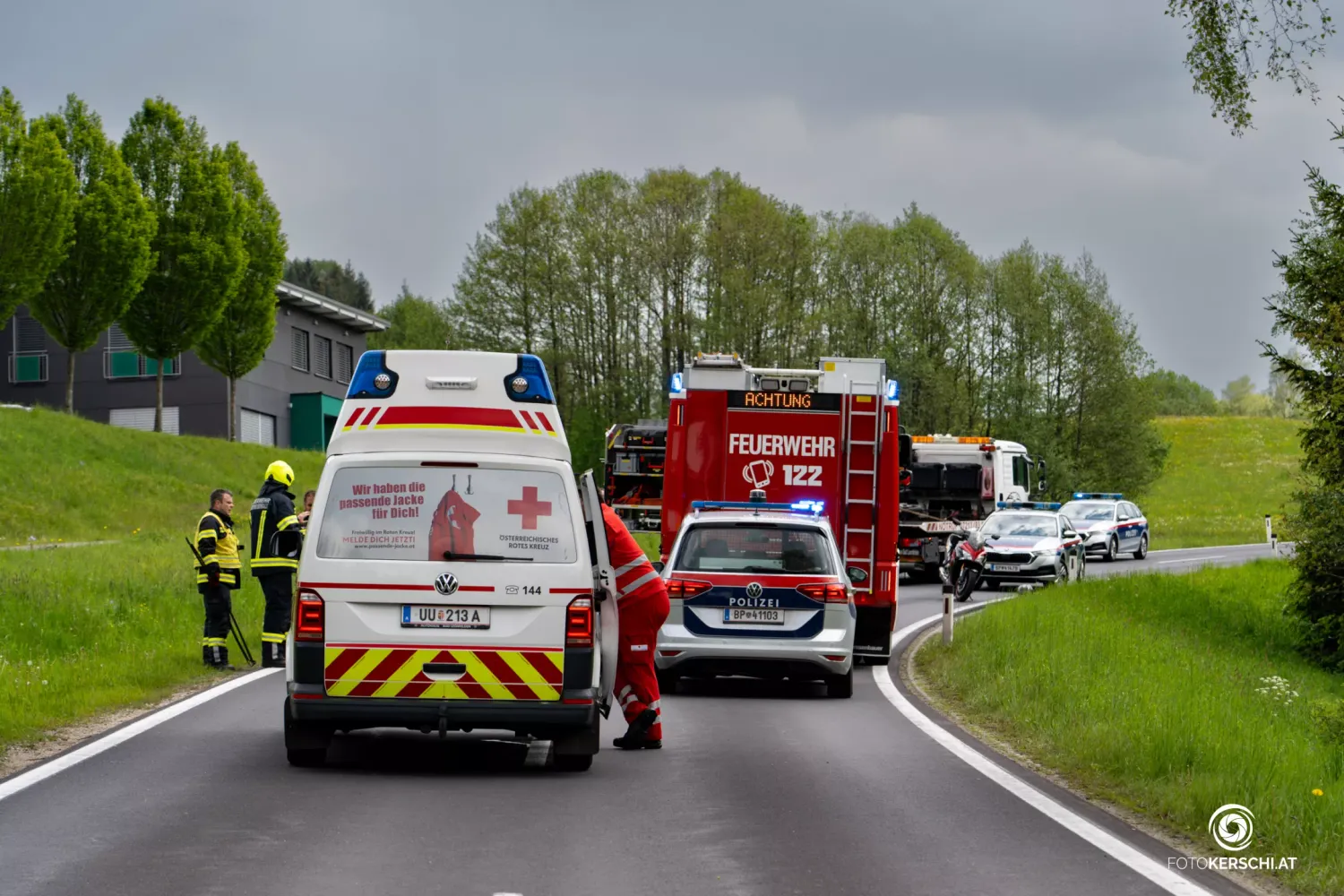Die Rettung so wie auch die Feuerwehr eilten zur Unfallstelle.