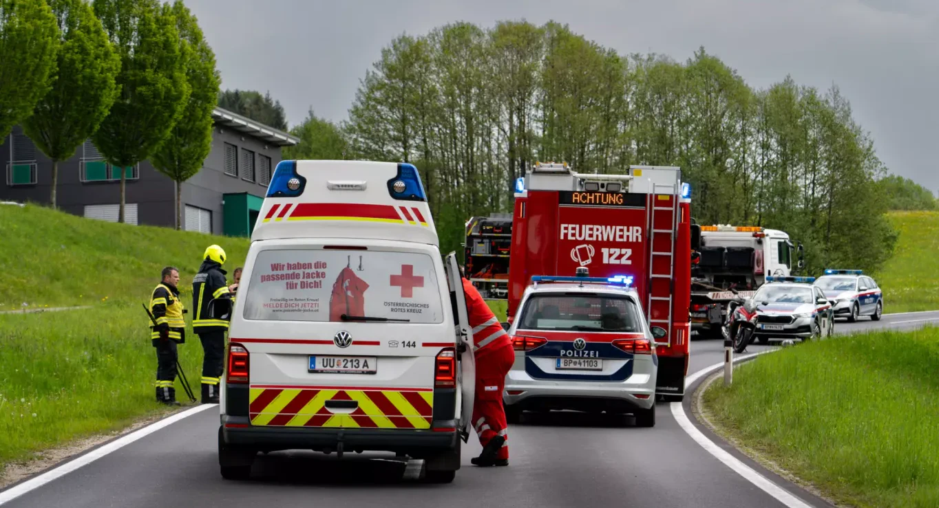 Die Rettung so wie auch die Feuerwehr eilten zur Unfallstelle.