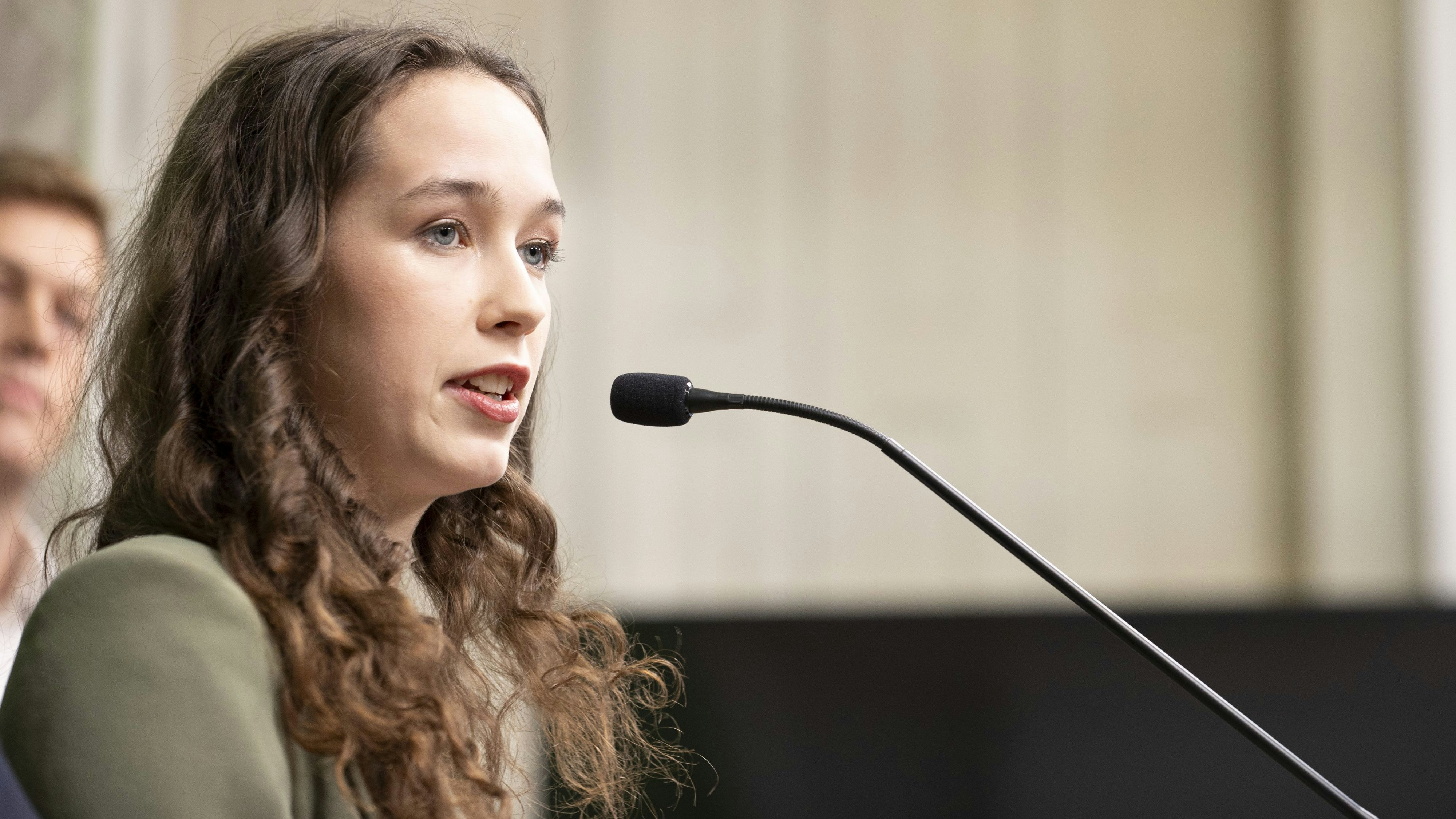 Download von www.picturedesk.com am 12.05.2024 (07:54).  ABD0049_20240508 - WIEN - ÖSTERREICH: Spitzenkandidatin Lena Schilling (Grüne) am Mittwoch, 08. Mai 2024 anl. einer Stellungnahme der Grünen zu durch einen "Standard"- Bericht aufgetauchten Vorwürfen gegen Spitzenkandidatin Lena Schilling in Wien. - FOTO: APA/TOBIAS STEINMAURER - 20240508_PD1271 - Rechteinfo: Rights Managed (RM)