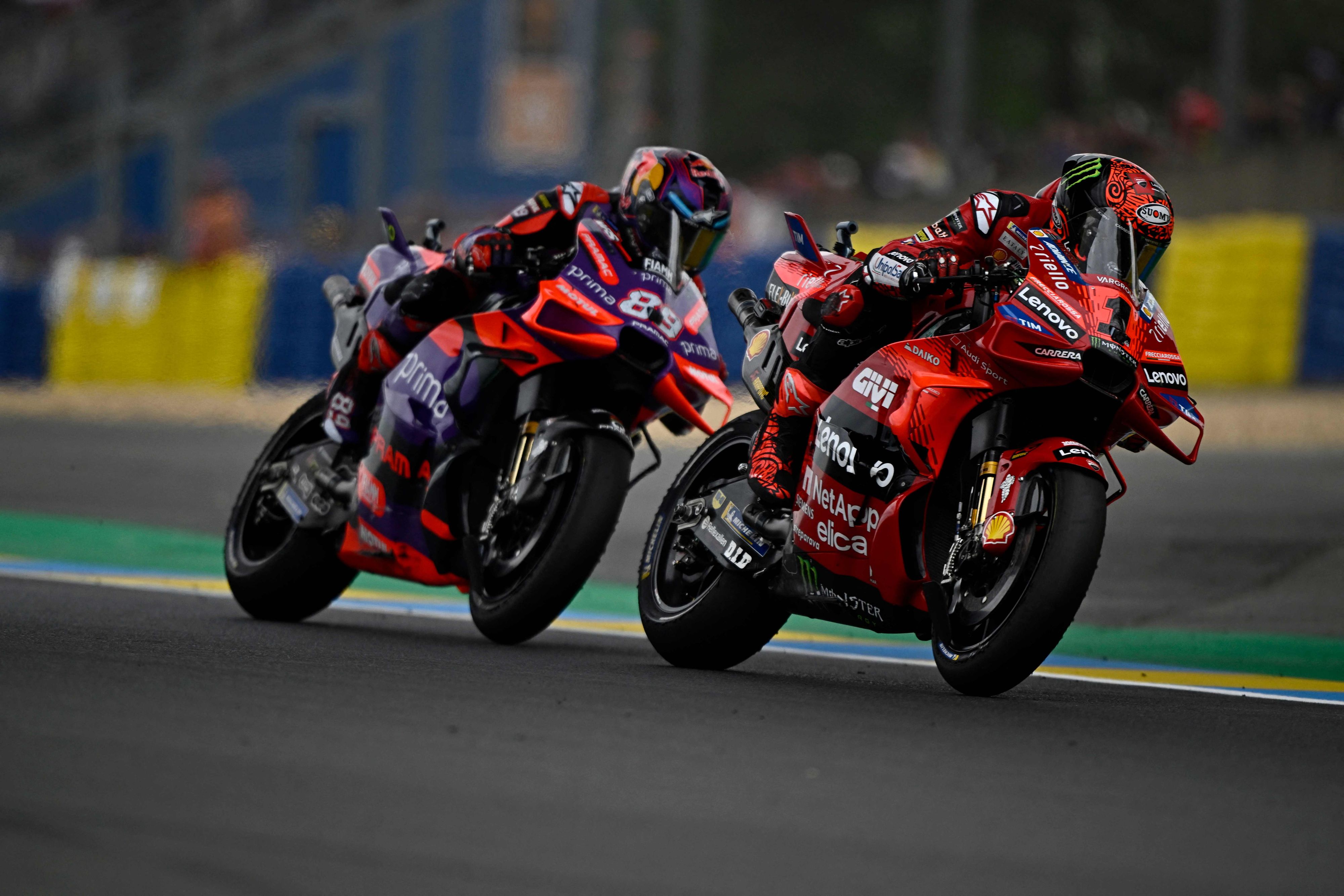 Jorge Martin und Federico Bagnaia liefern sich ein packendes Duell.