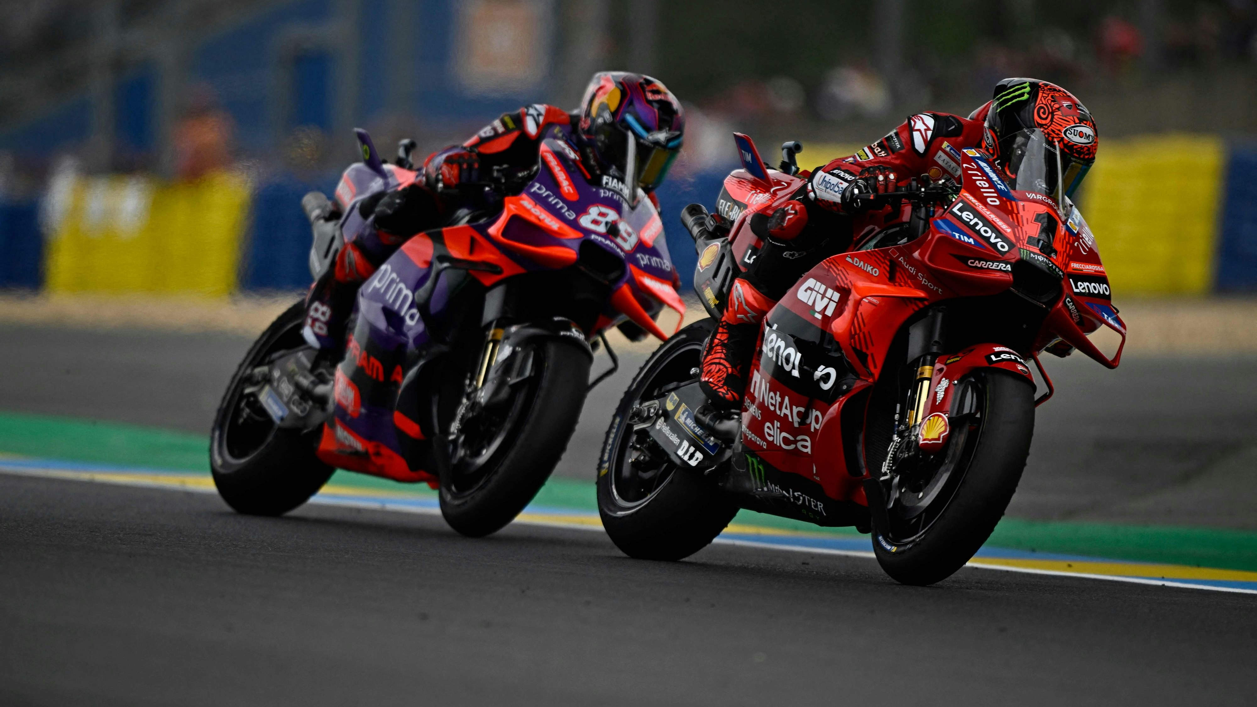 Jorge Martin und Federico Bagnaia liefern sich ein packendes Duell.