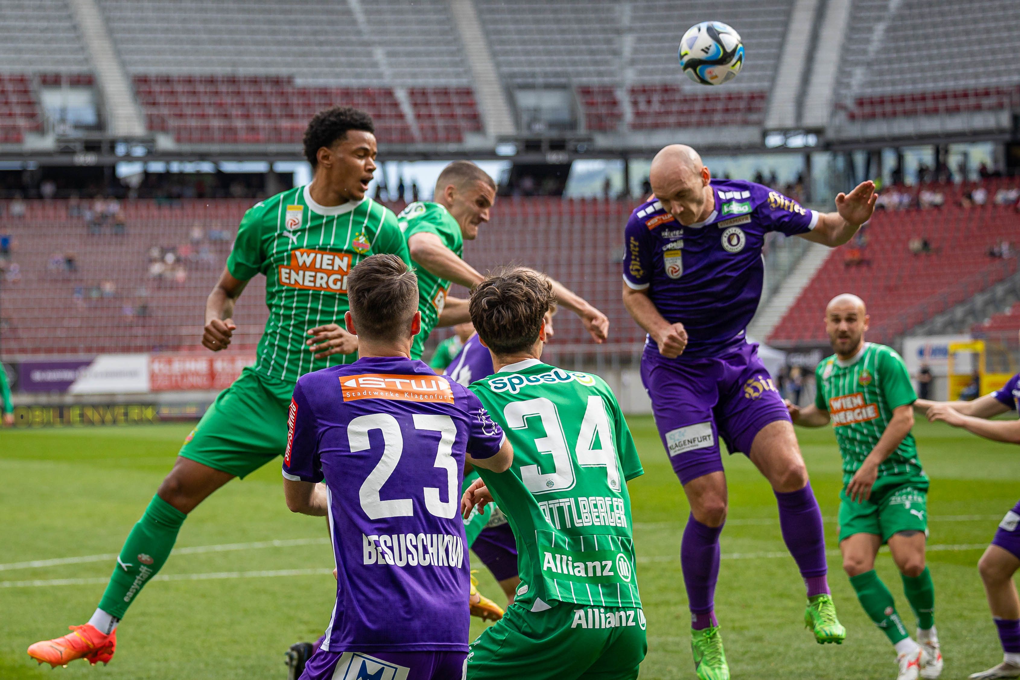 Mayulu (l.) erzielte sein sechstes Liga-Tor.
