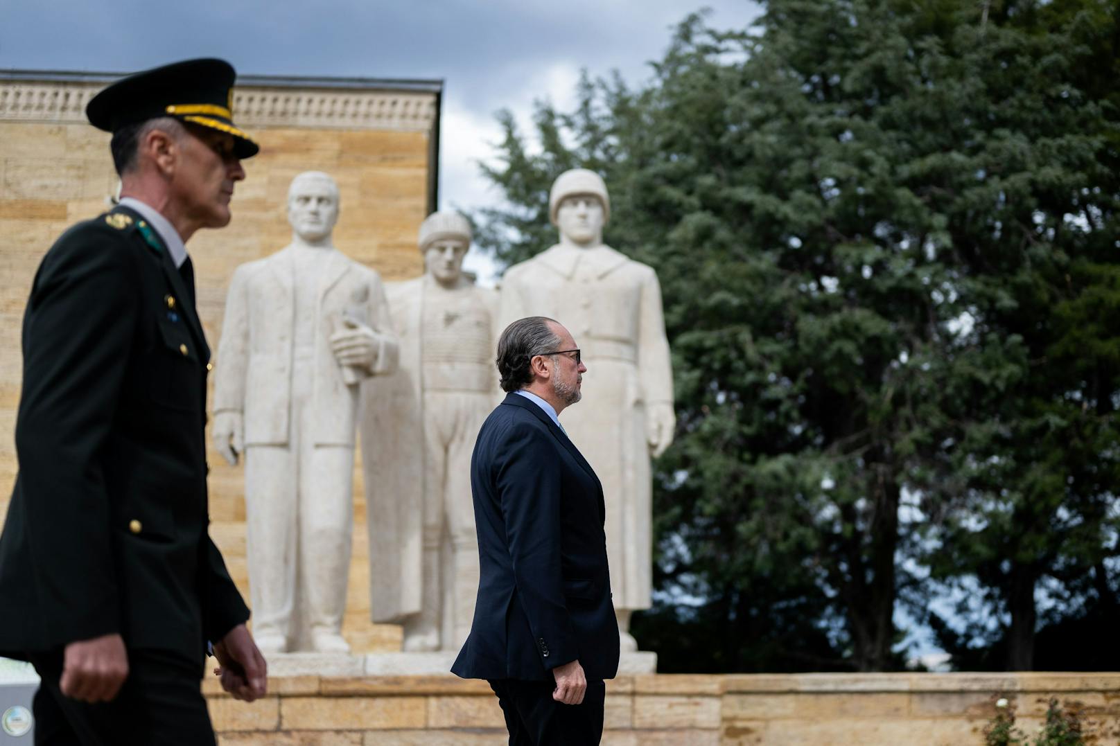 Am Montag nahm Außenminister Alexander Schallenberg im Zuge seiner Ankara-Reise an einer Kranzniederlegung beim Atatürk-Mausoleum teil.