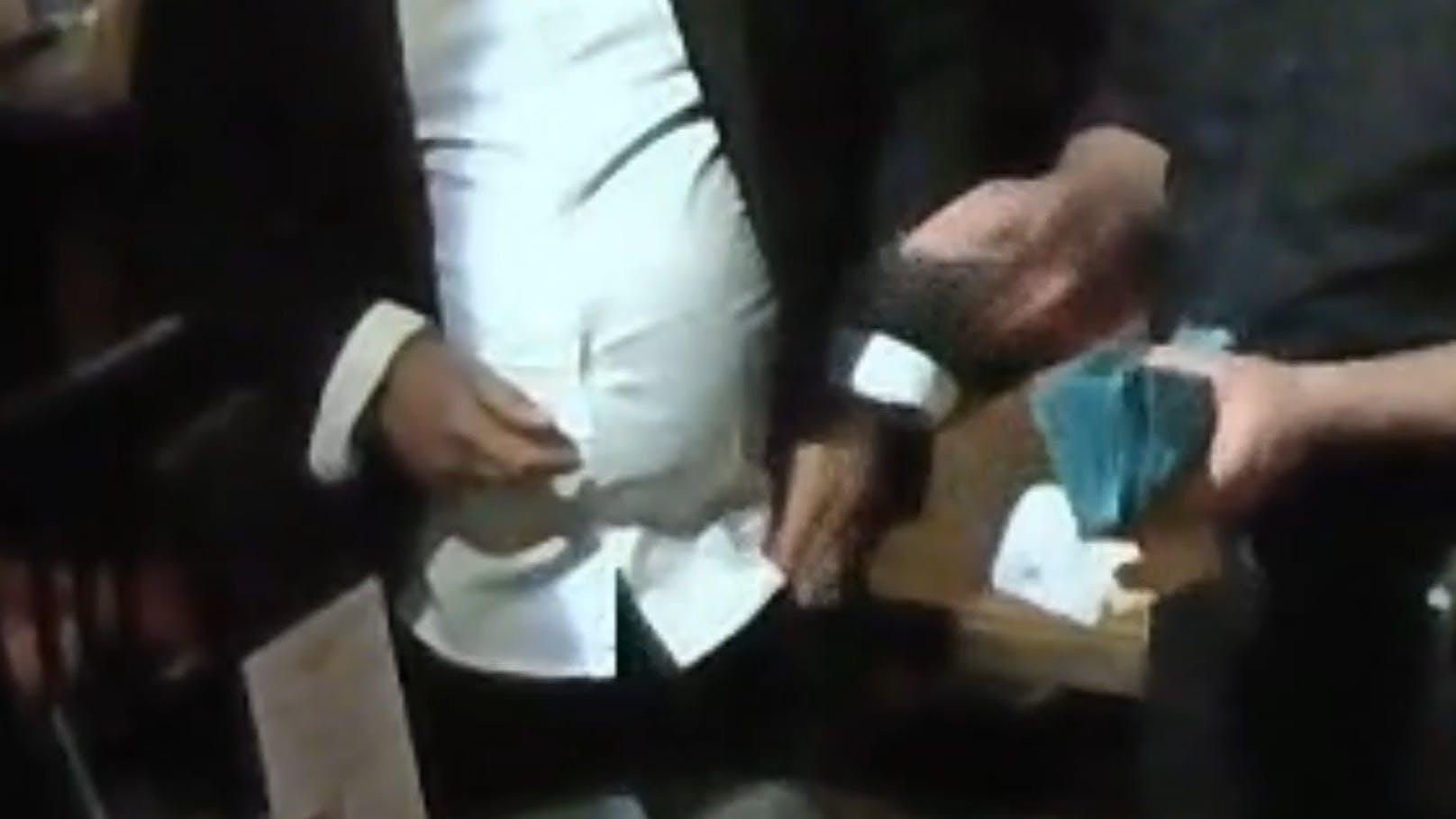 Fiese Betrugsmasche im Anzug in Wiener Lokalen