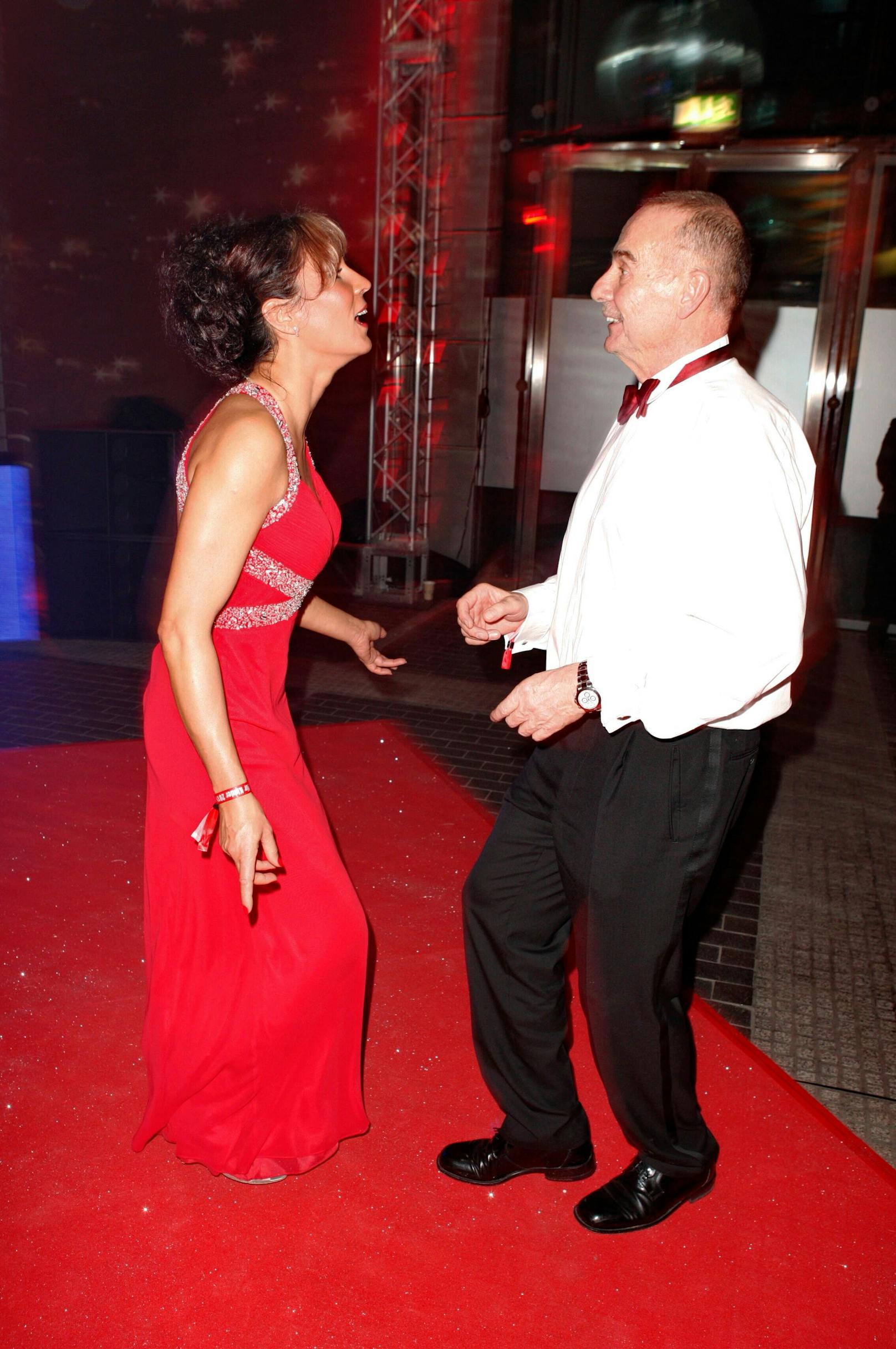 Auf der Tanzfläche mit seiner Ex-Freundin Kerstin Thiele: Ernst Prost