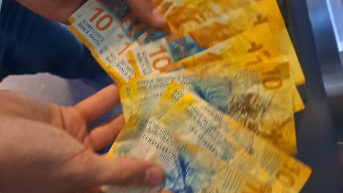 Ein Leser sagt, er habe 100 Franken - circa 100 Euro – ergattert.