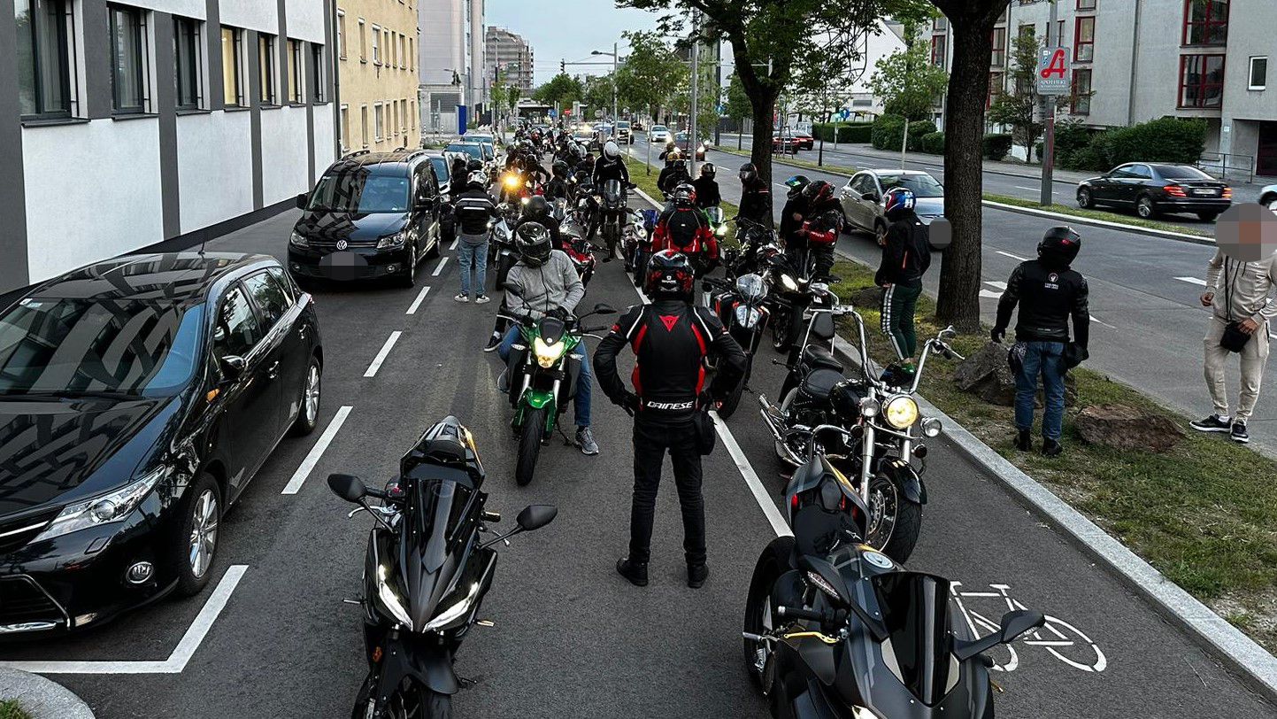 Geschlossen fuhren rund 50 Zweirad-Fahrer zu einem Treffen nach Wien-Penzing. Auch der Verstorbene hätte dort sein sollen.