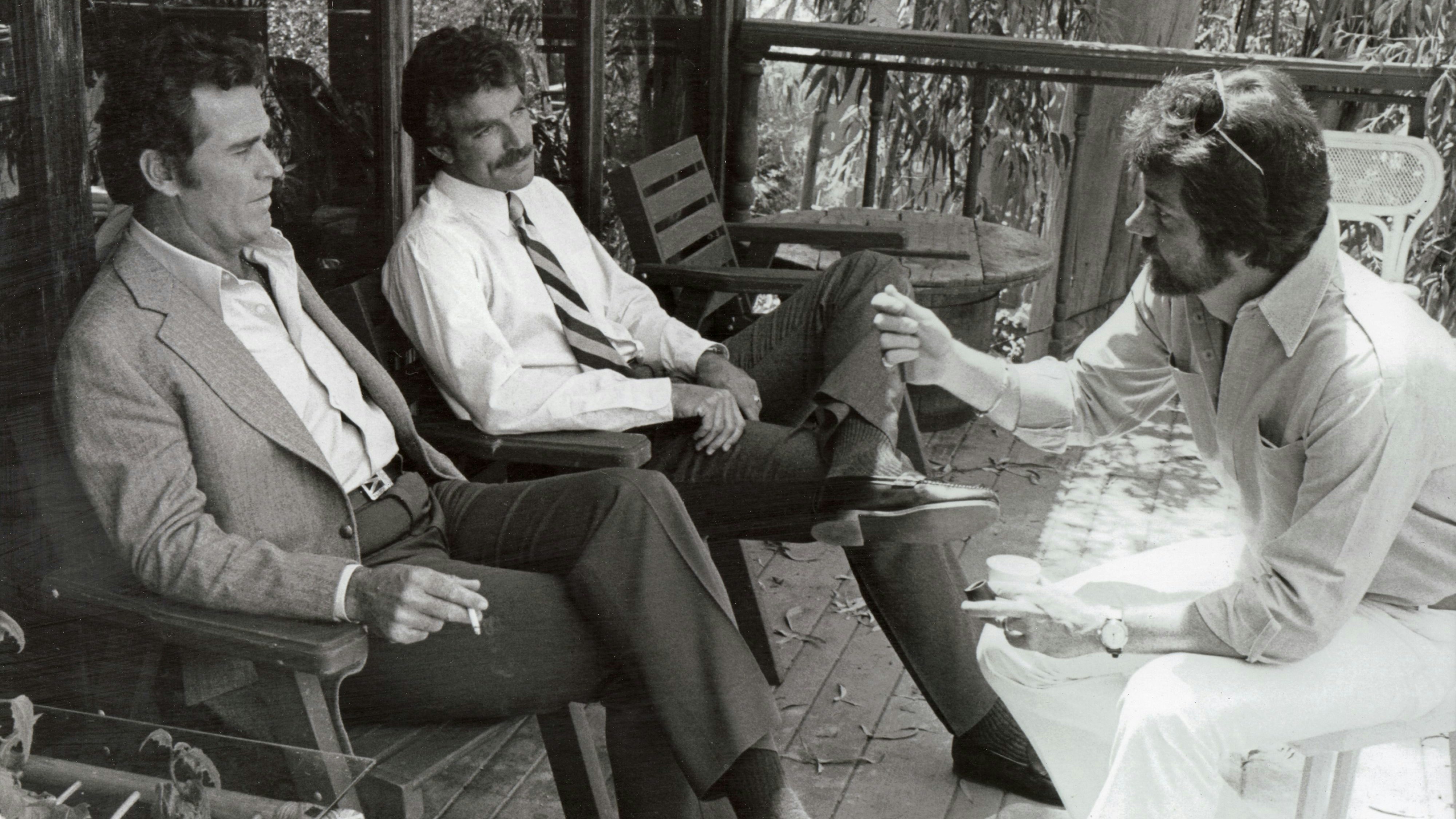 James Garner, Steve Cannell, und Lance White in einer Drehpause von "Detektiv Rockford"