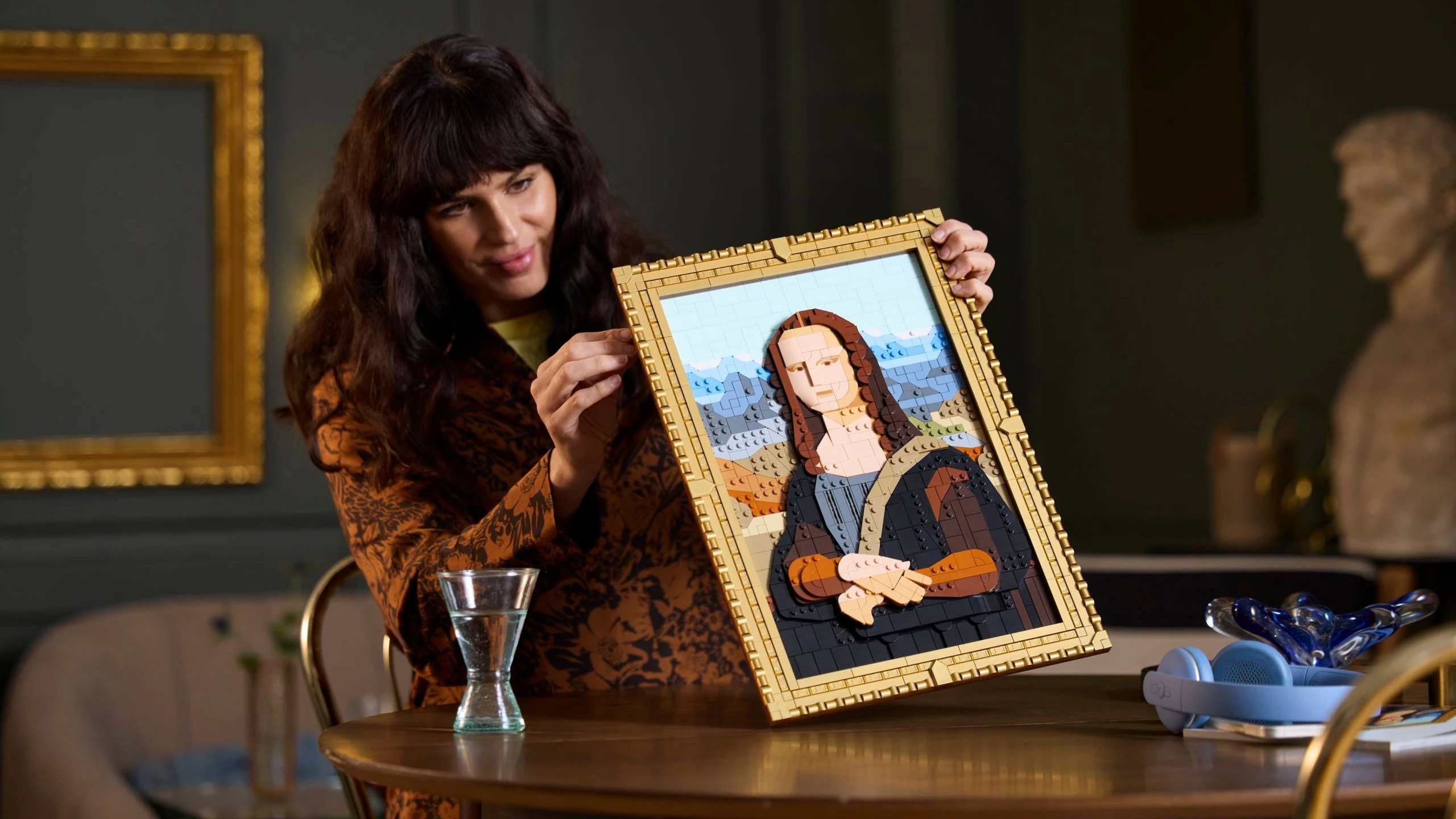 Inspiriert vom wohl bekanntesten Gemälde der Welt, lädt das LEGO Art Mona Lisa Set Kunstliebhaber dazu ein, Leonardo da Vincis Meisterwerk in 3D nachzubilden. 