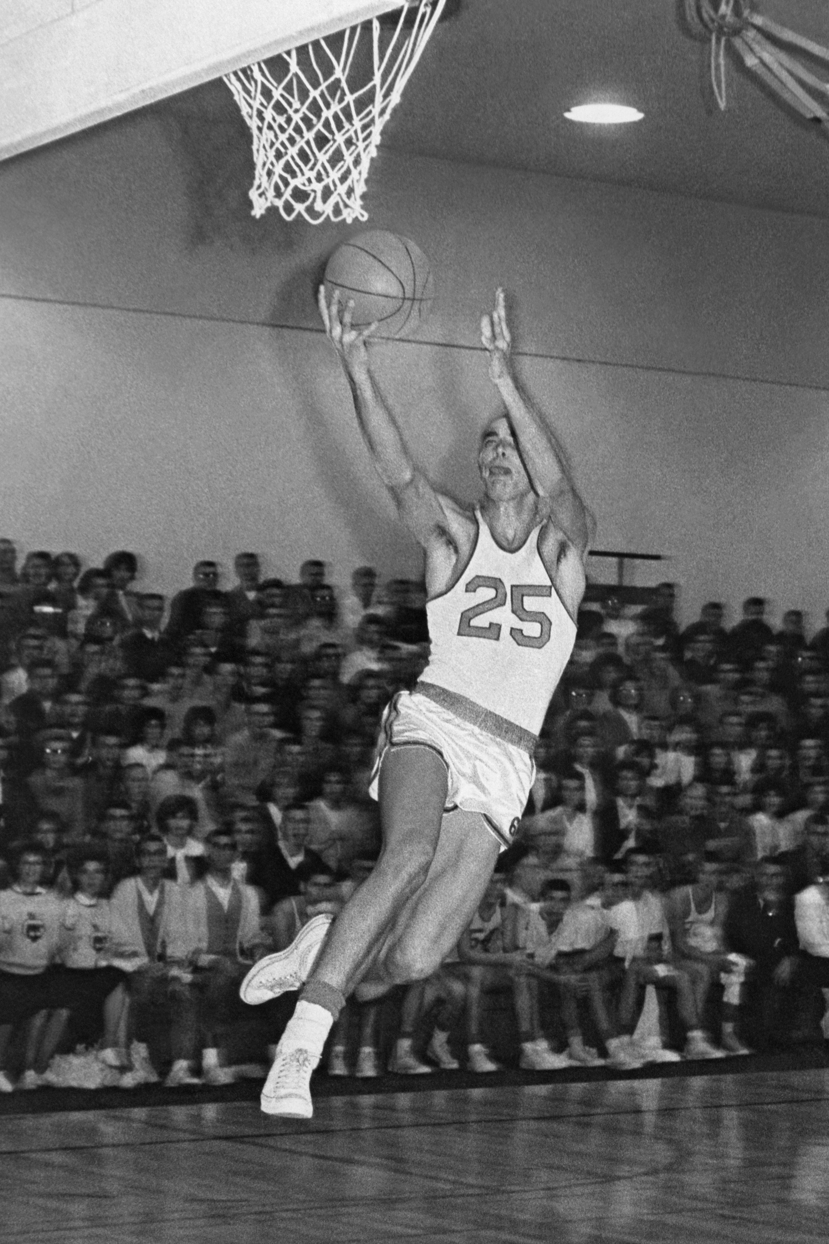 Basketball-Talent: Tom Selleck beim "Schulsport" in der Grant High School