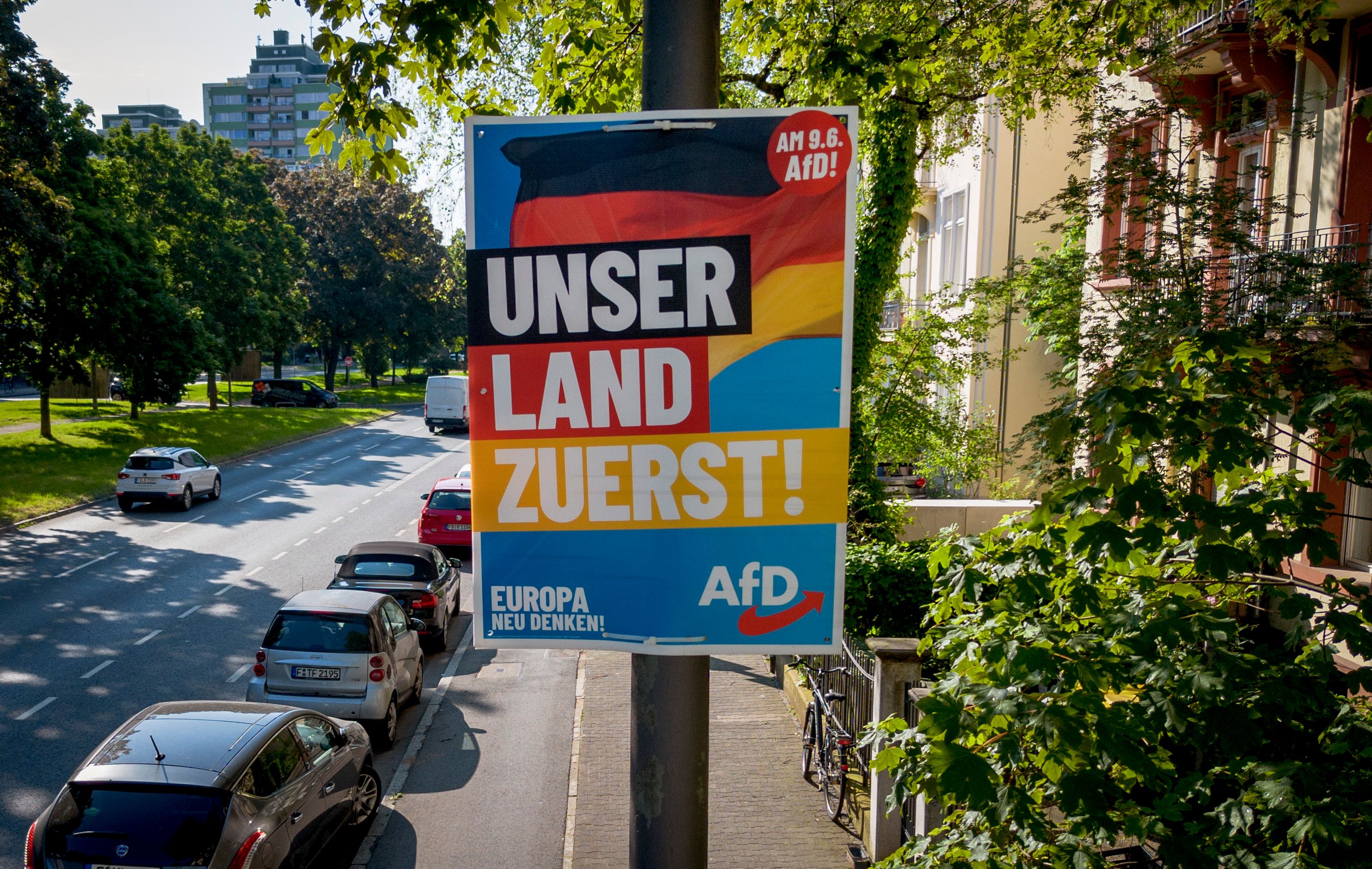 Das nicht rechtskräftige Urteil des Oberverwaltungsgerichts (OVG) Münster von Montag fällt mitten in den Wahlkampf für die EU-Wahl.