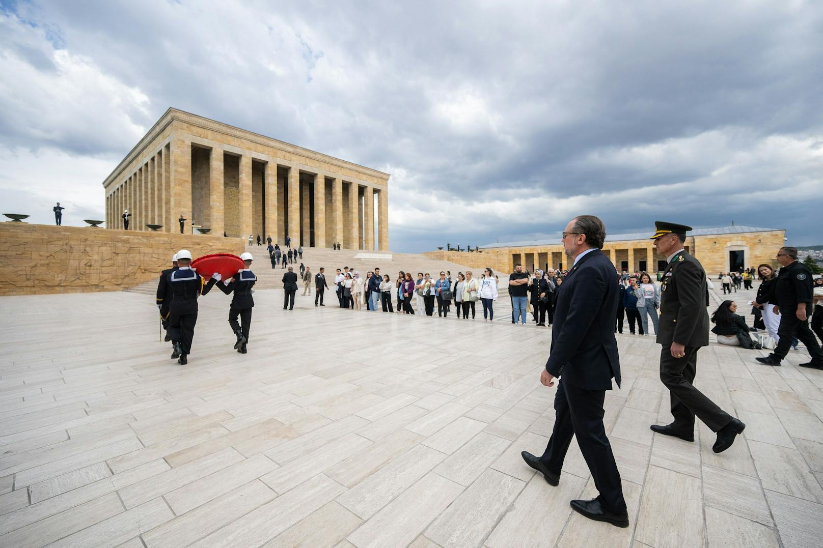 Schallenberg auf dem Weg ins Atatürk-Mausoleum