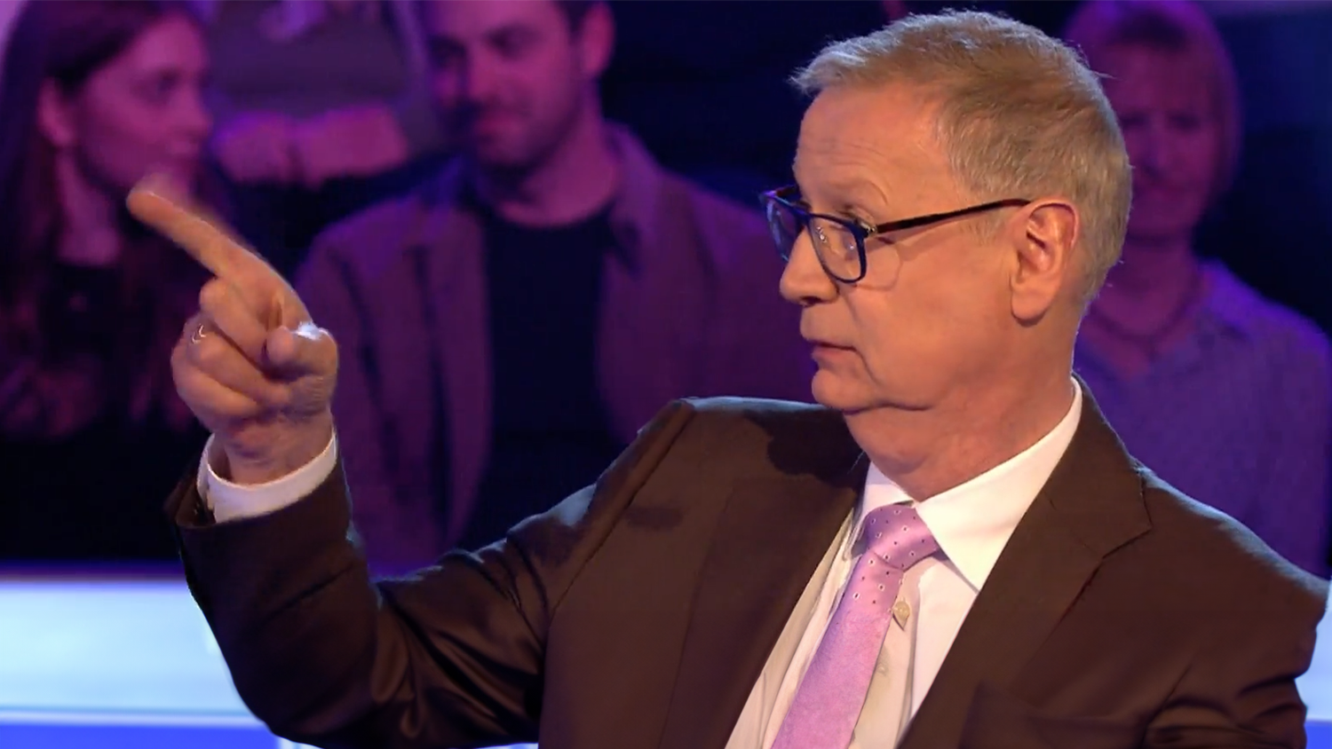 Quizmaster Günther Jauch ist empört über das Vorgehen des Jokers.