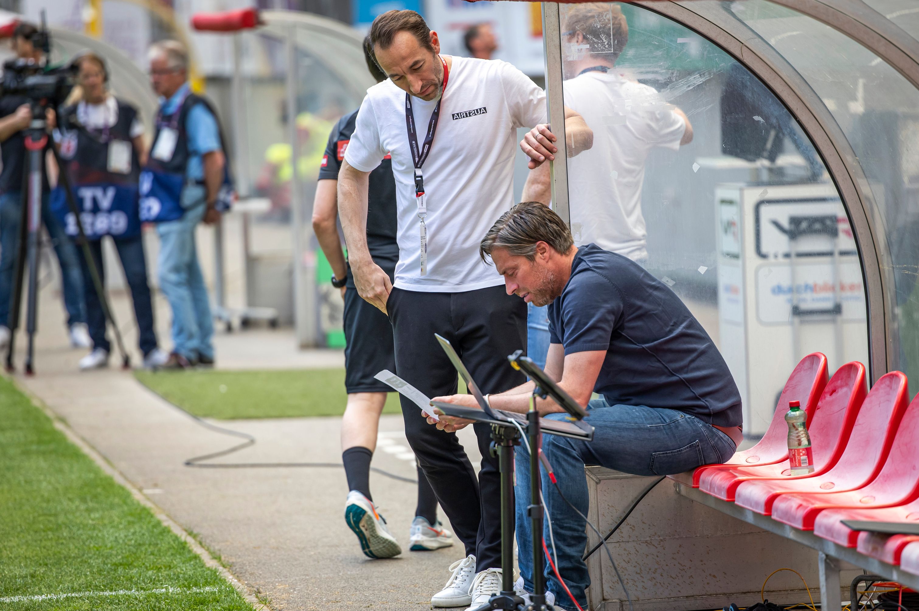 Austria-Trainer Michael Wimmer und Sportdirektor Manuel Ortlechner wackeln.