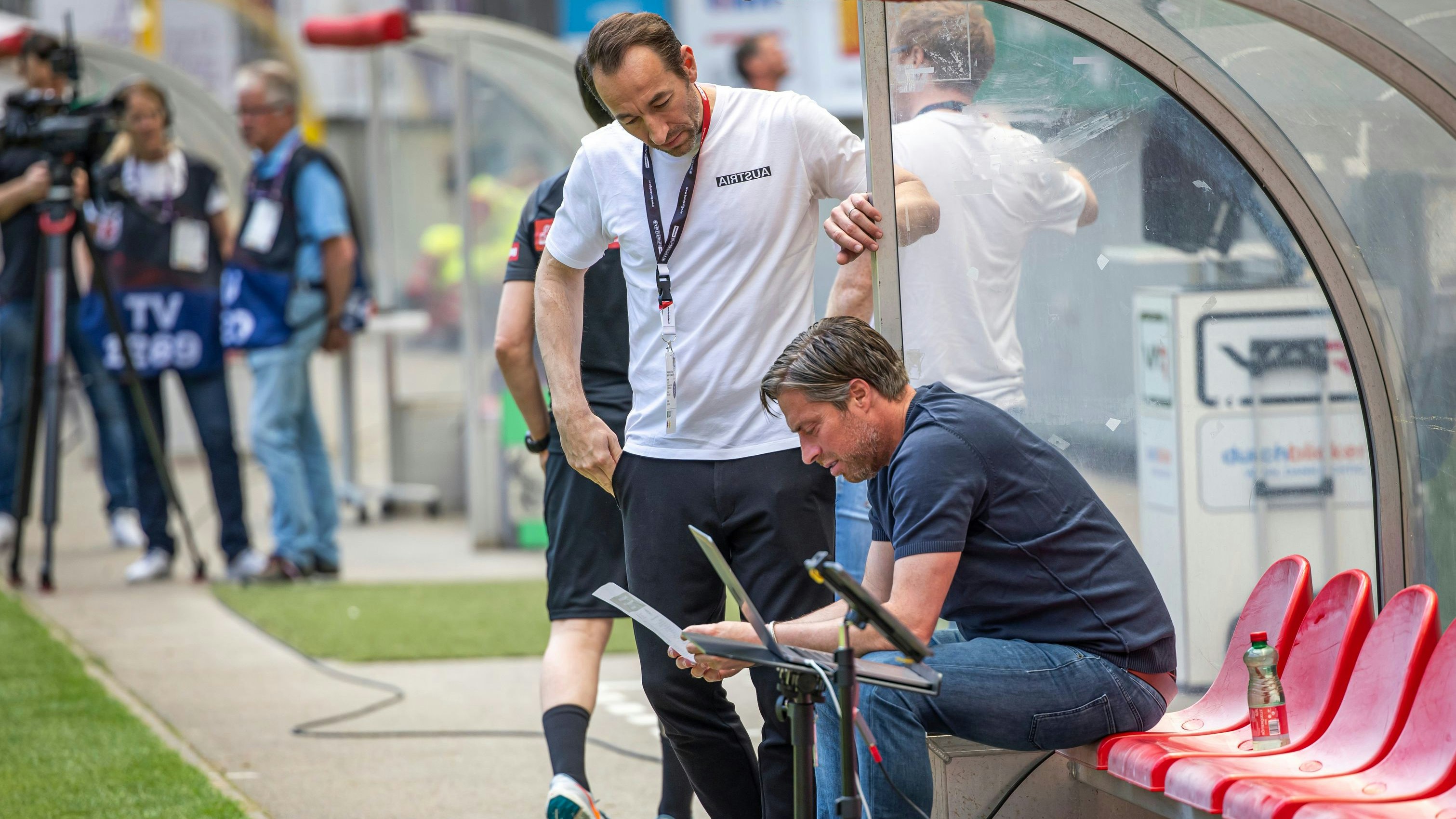 Austria-Trainer Michael Wimmer und Sportdirektor Manuel Ortlechner wackeln.