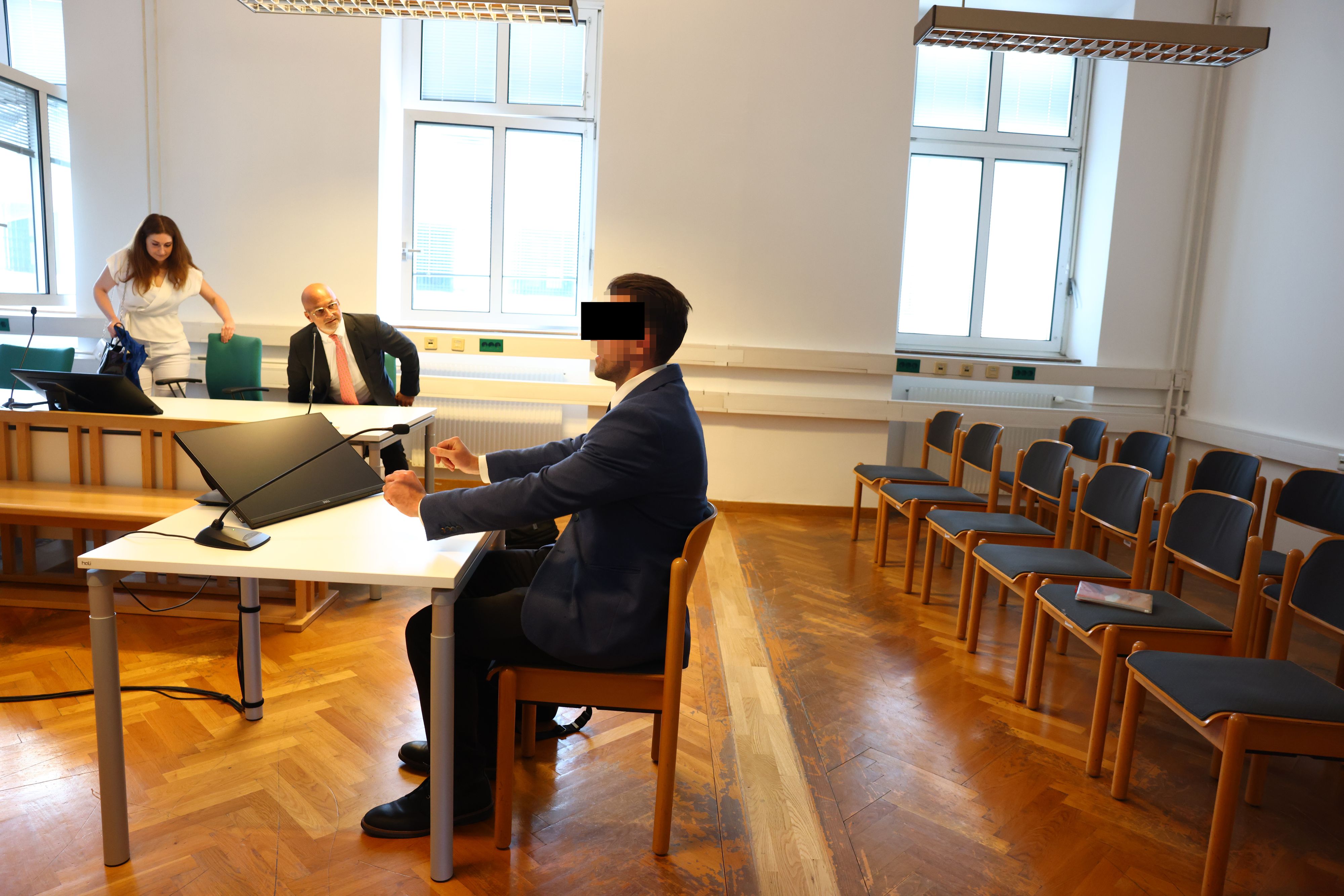 Immo-Manager soll Käufer von Doppelhaus betrogen haben. 