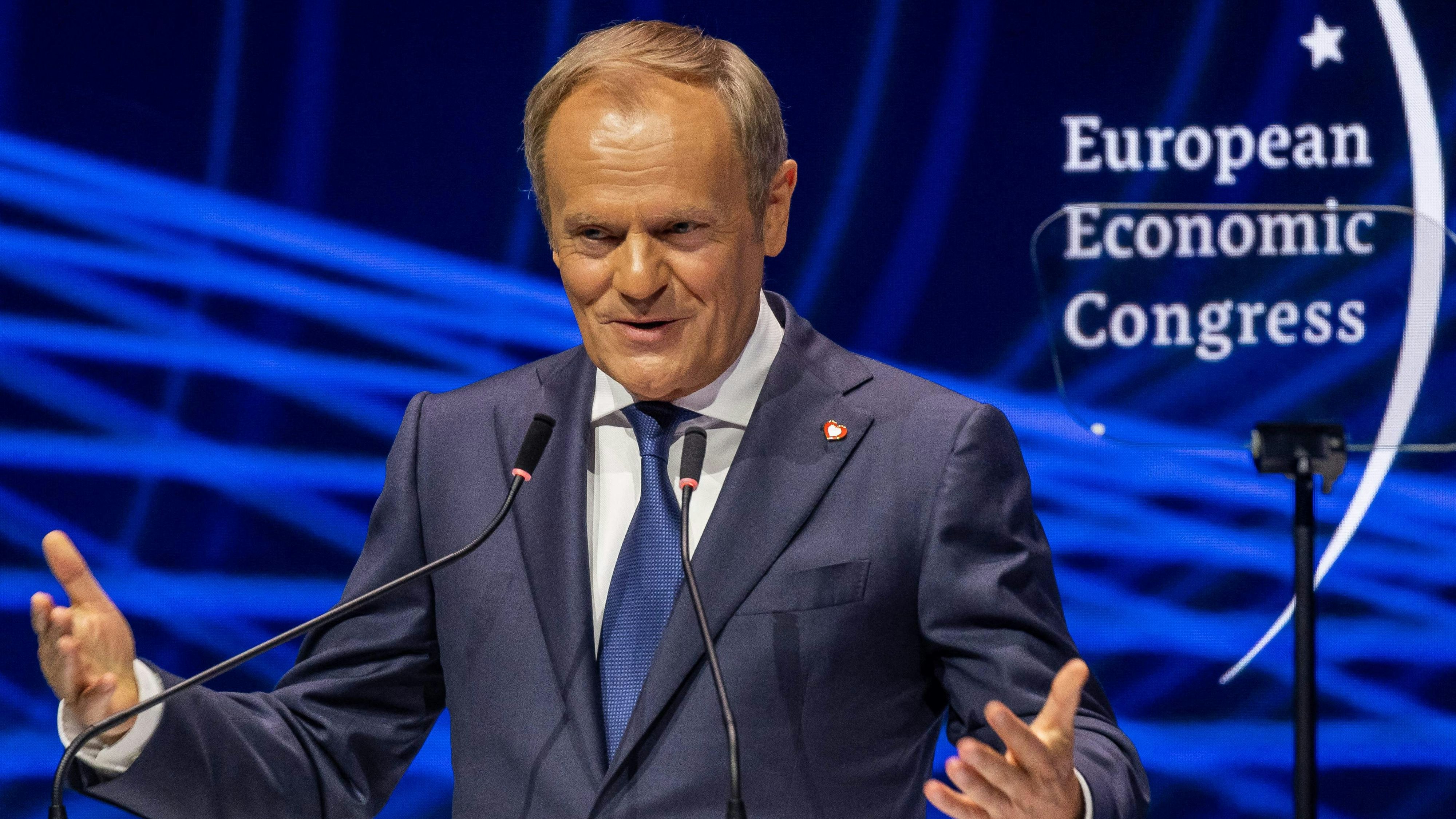 Der polnische Regierungschef Donald Tusk will das Recht auf Asyl befristet aussetzen