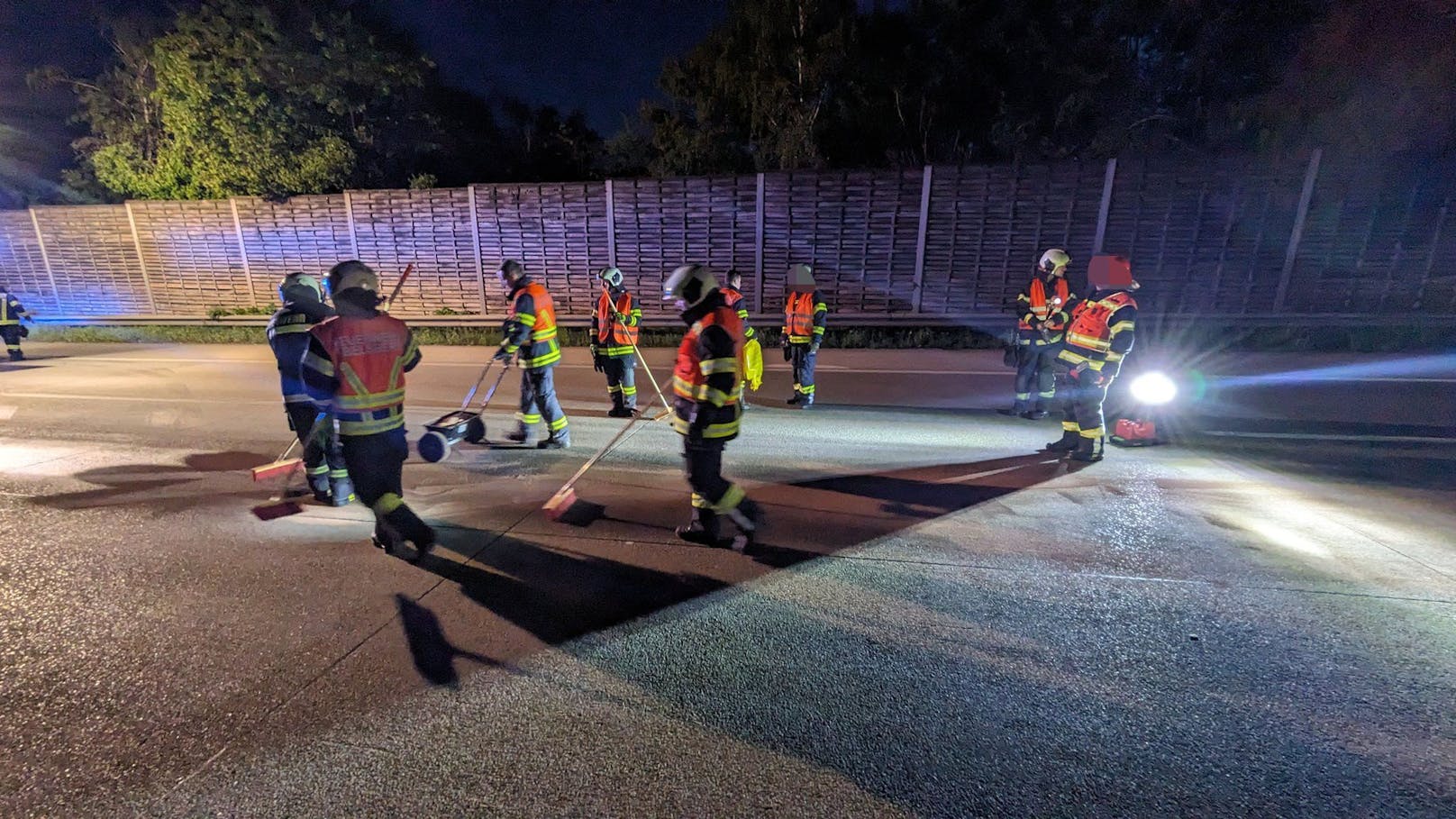 Durch den Unfall kam es zu einem Riesen-Stau auf der A1.