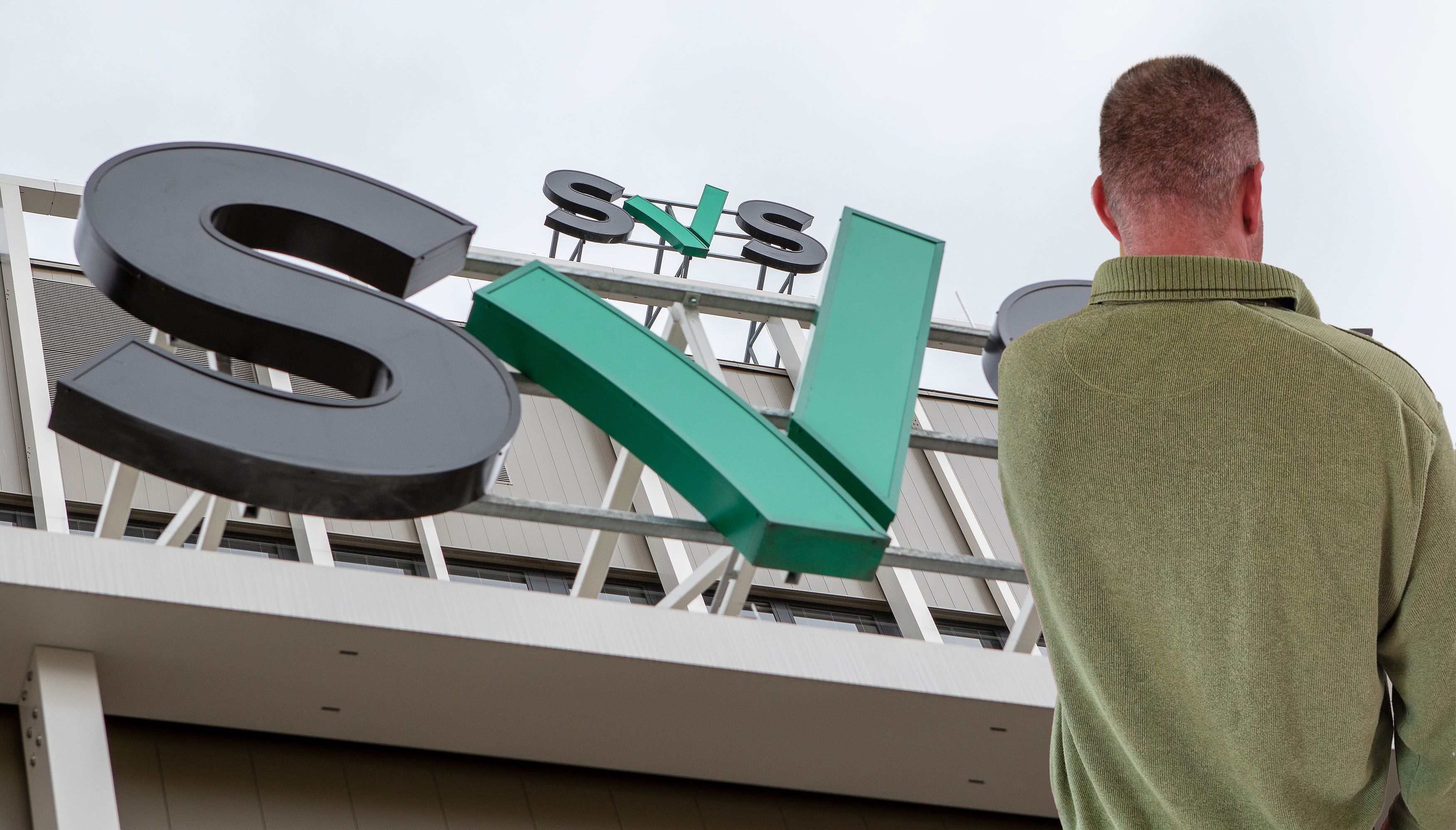 Christian S. (58, r.) musste um sein Krankengeld kämpfen.