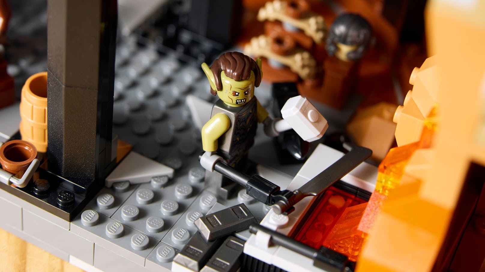 "Das 'LEGO Icons Der Herr der Ringe: Barad-dûr' Set begleitet LEGO Fans und 'Der Herr der Ringe' Liebhaber:innen auf eine Reise ins Herz von Mittelerde", heißt es von LEGO.