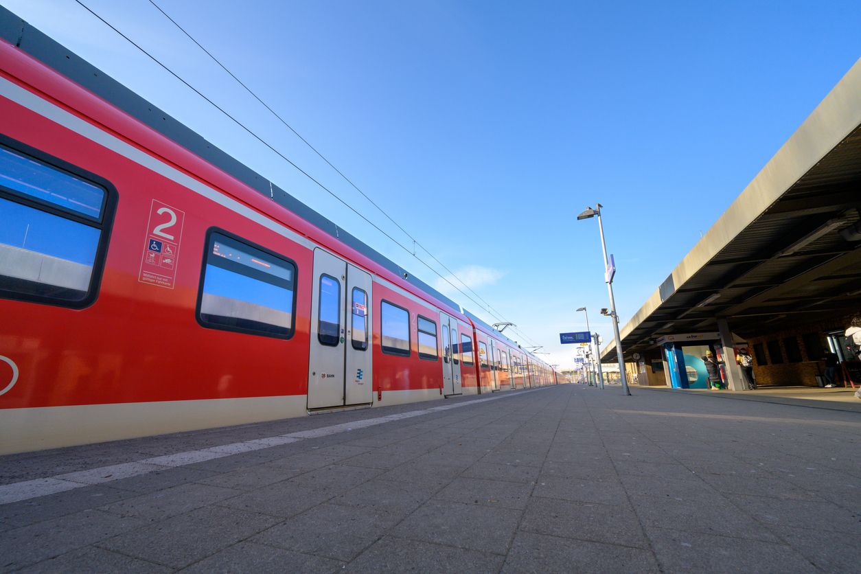 Der Zug musste evakuiert werden. (Symbolbild)