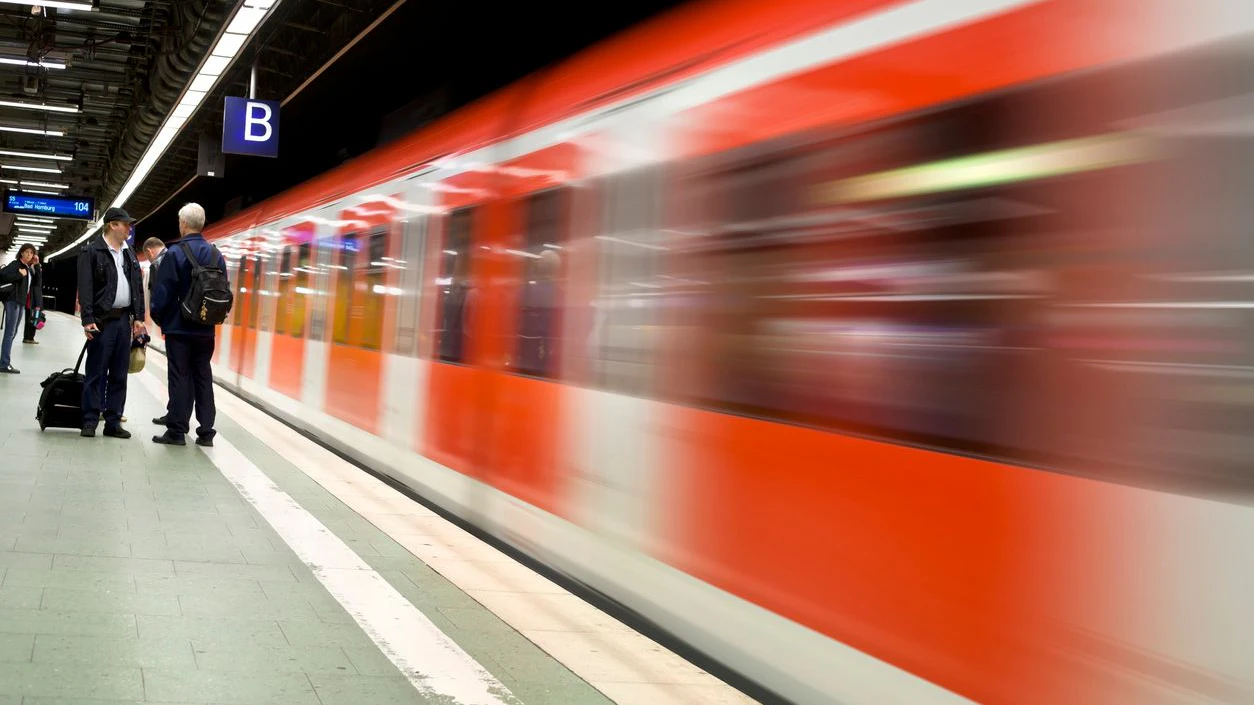 Heute.at - Zugstrecke bei Graz gesperrt – Reisende sitzen fest