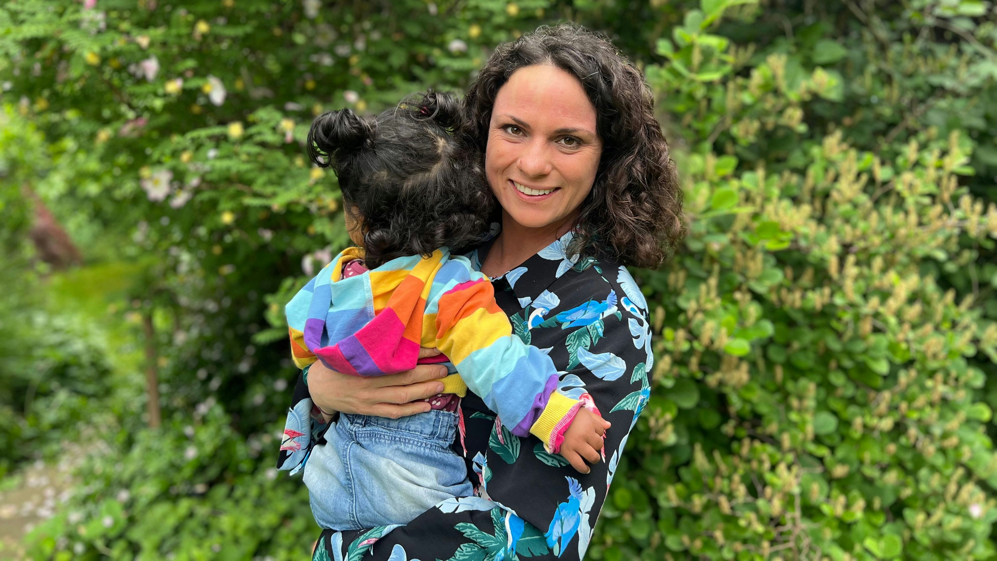 Antonia Stabinger ist seit rund einem Jahr stolze Pflegemama von der kleinen Maria.