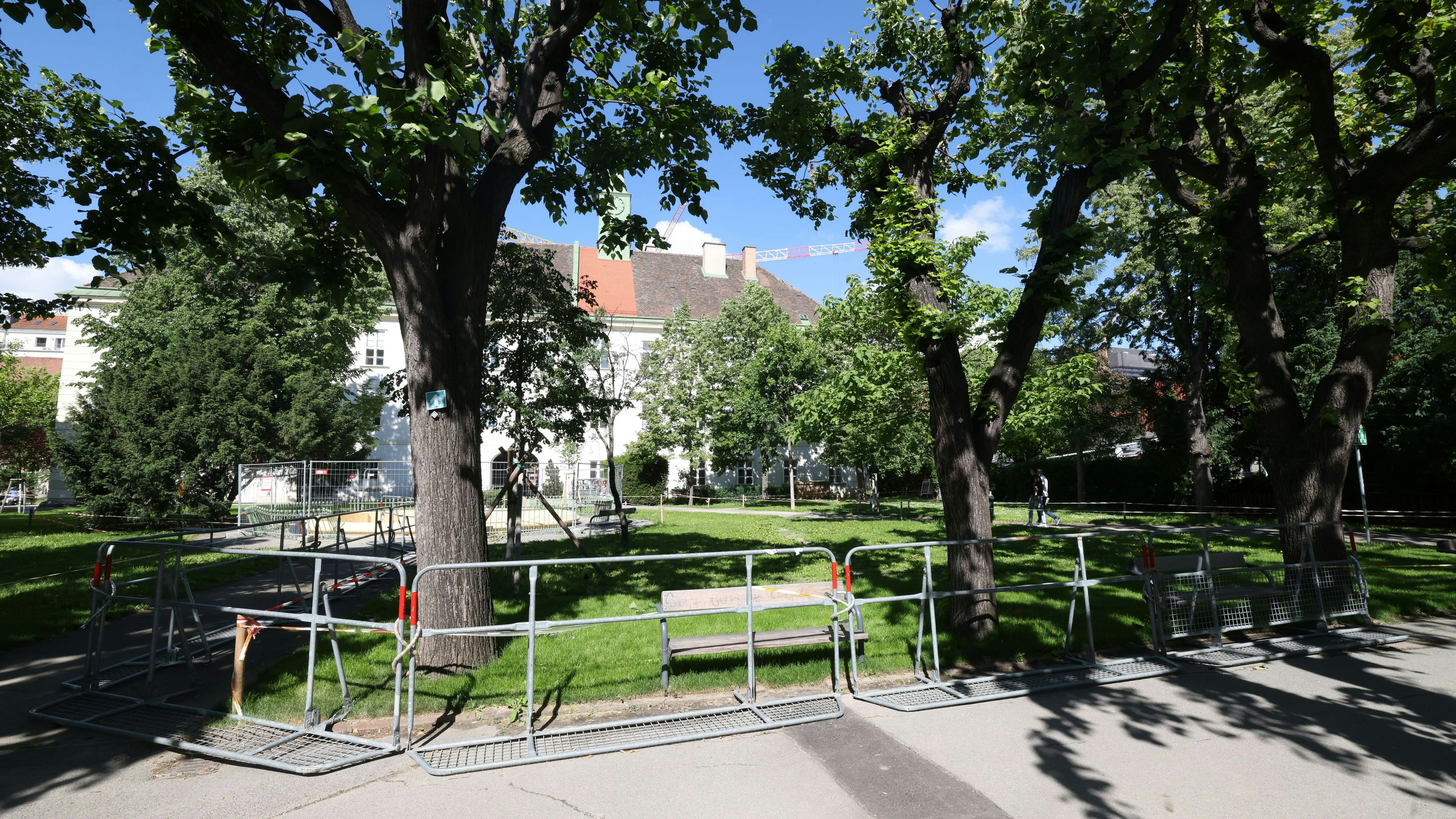 Heute.at - Einfach so! Mann verwüstet Radiostudio im Alten AKH