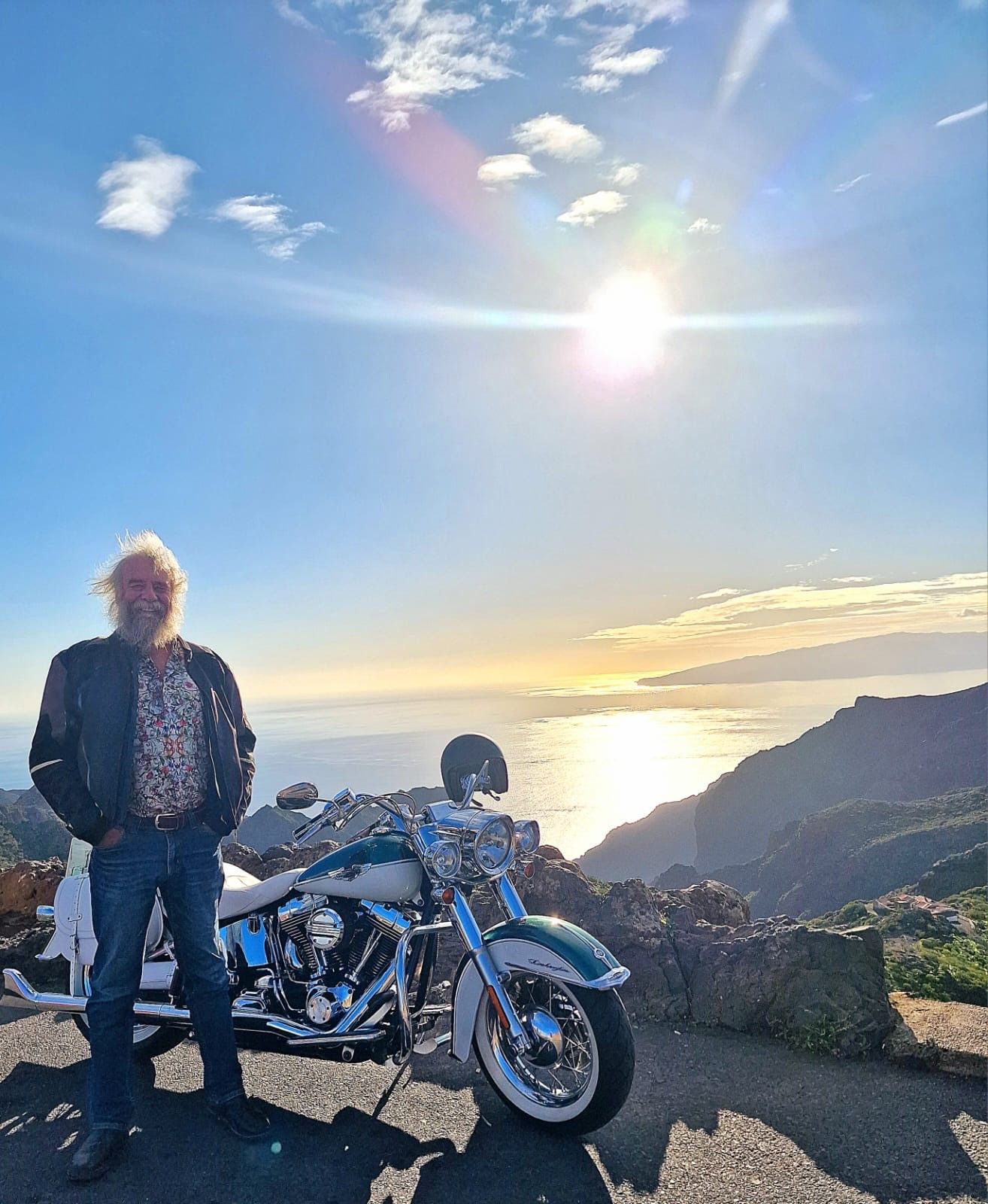 Ernst Prost hat eine Schwäche für schöne Motorräder. Auf langen Touren findet er Ruhe und Kraft.