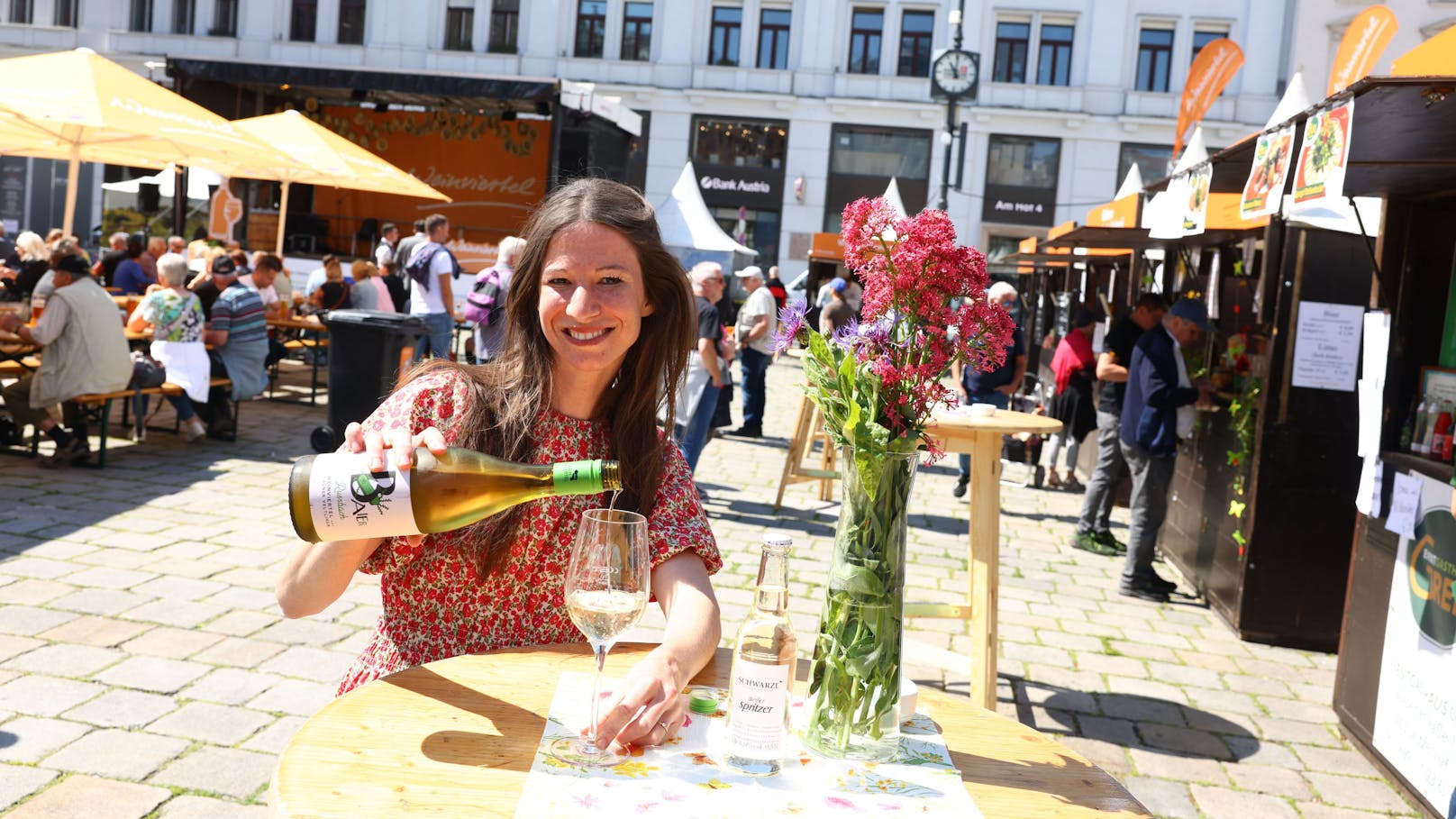 Beim Weingut Baier bekommen Gäste am Hof ein kühles Glaserl DAC und andere Weine der Region