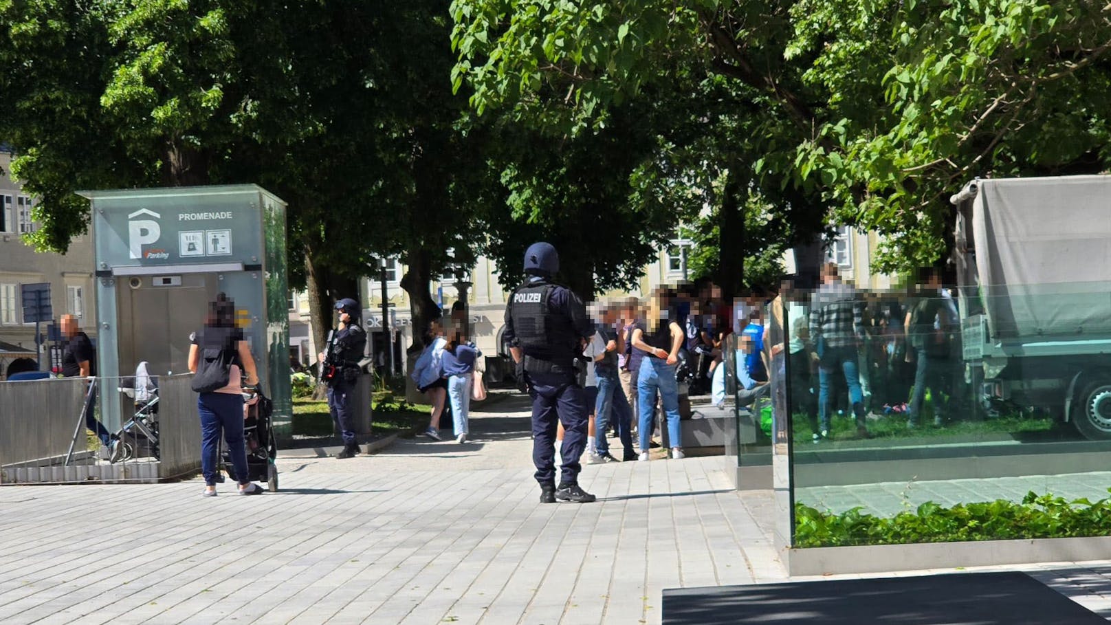 Das Akademische Gymnasium auf der Spittelwiese wurde bereits evakuiert – die Bombendrohung war an die Schule gerichtet.