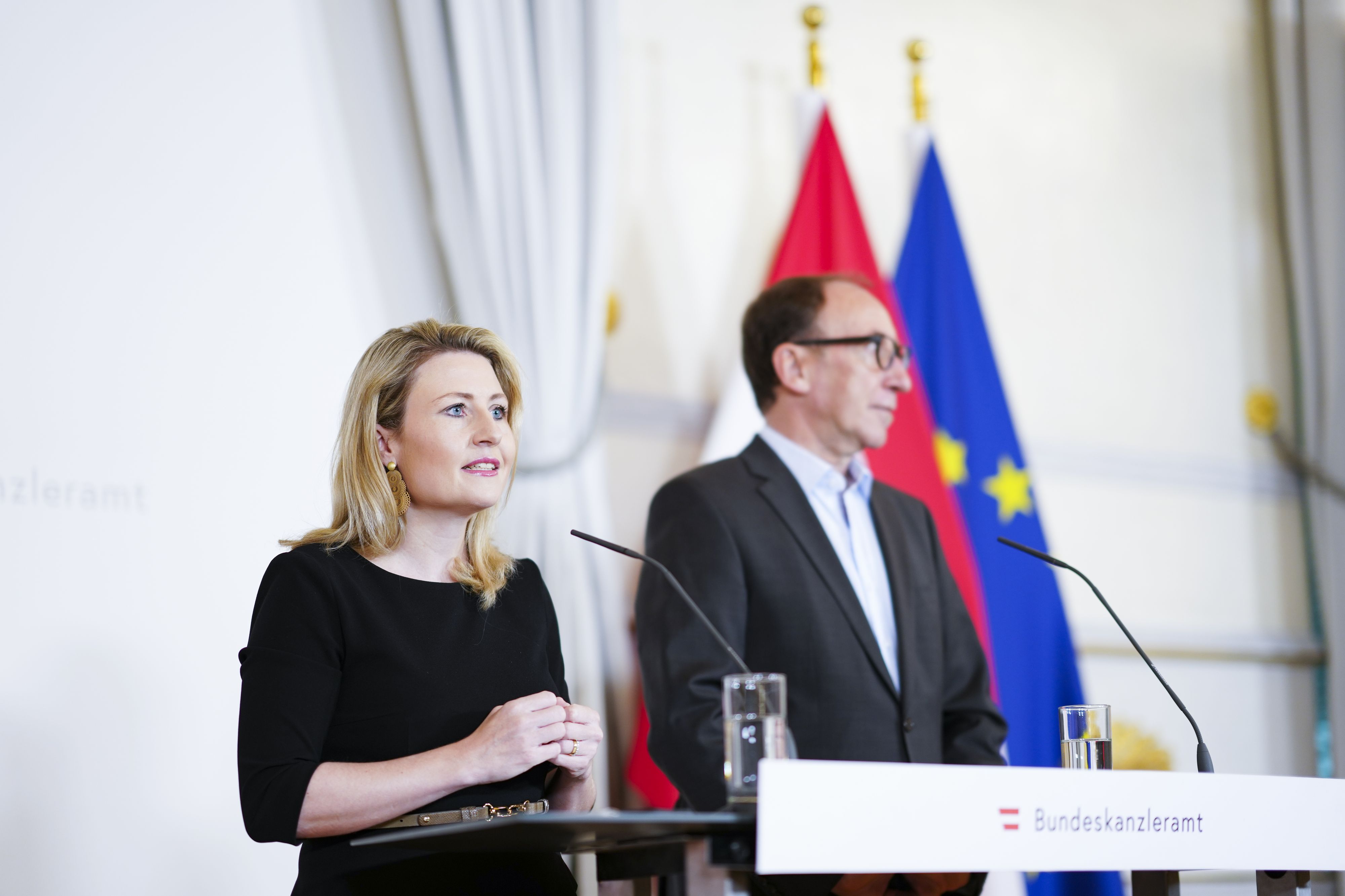 Familienministerin Susanne Raab (ÖVP) und Sozialminister Johannes Rauch (Grüne) beim Pressefoyers vor dem Ministerrat zu 