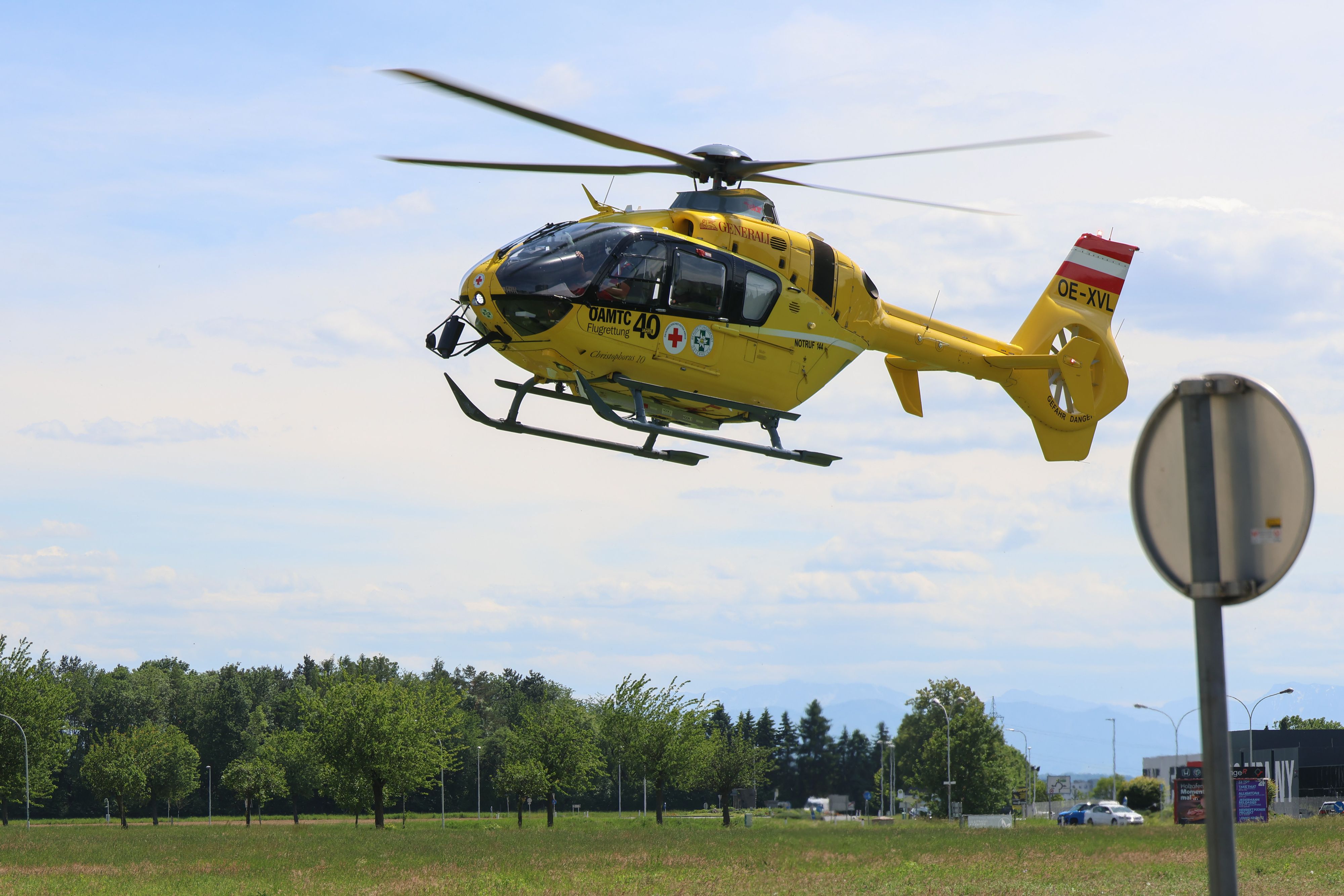 Der verletzte Bub wurde mit einem Hubschrauber ins Spital nach Bayern gebracht.