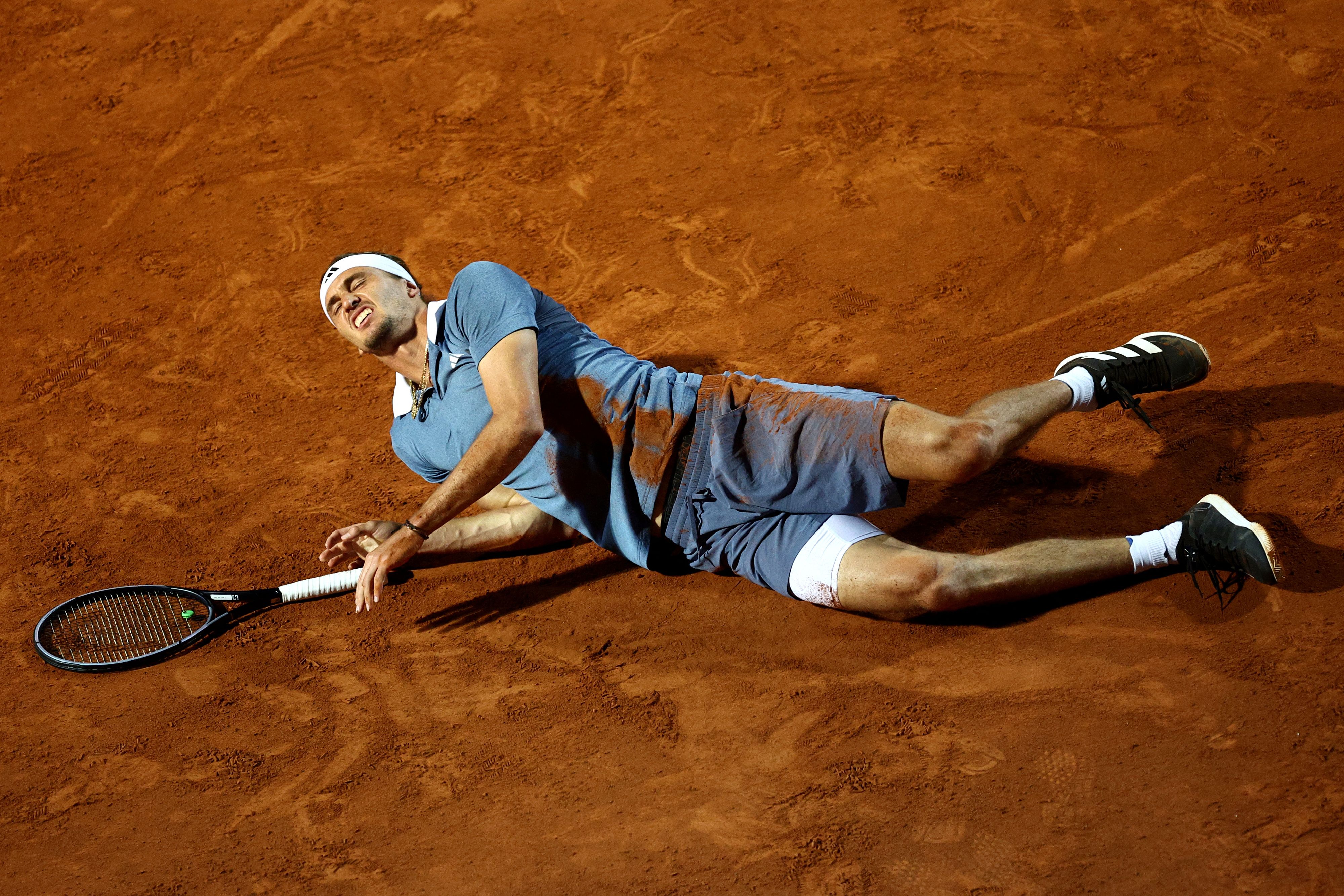 Alexander Zverev stürzt in Rom.