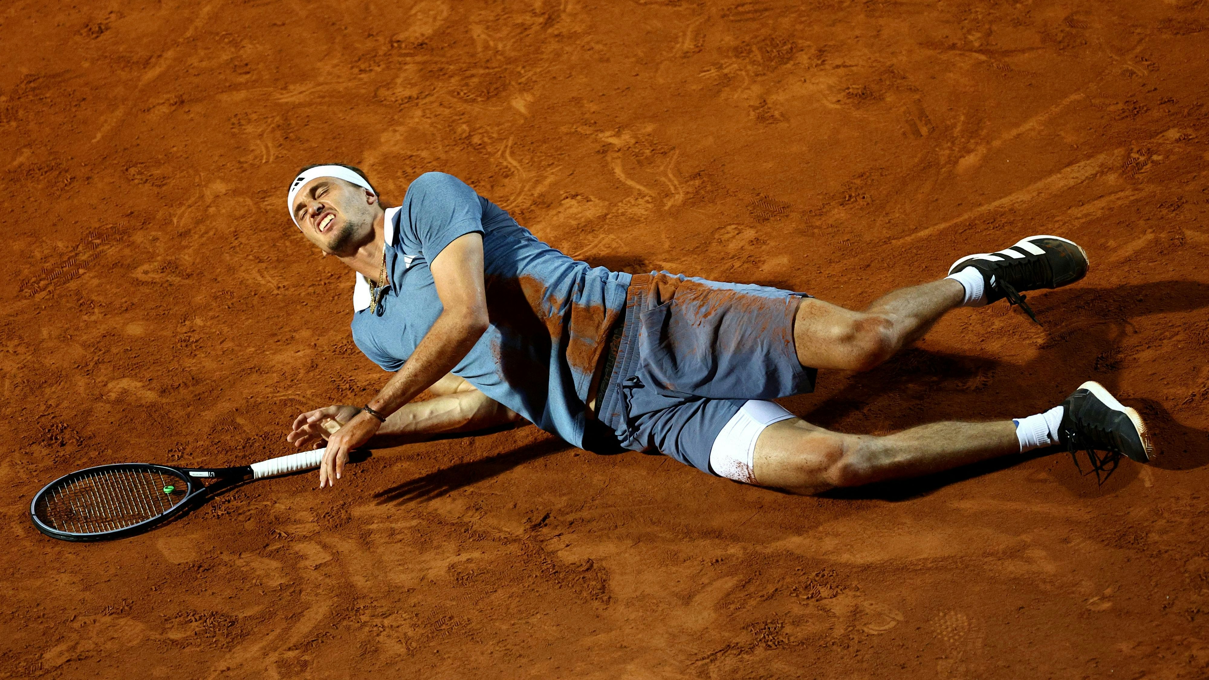 Alexander Zverev stürzt in Rom.