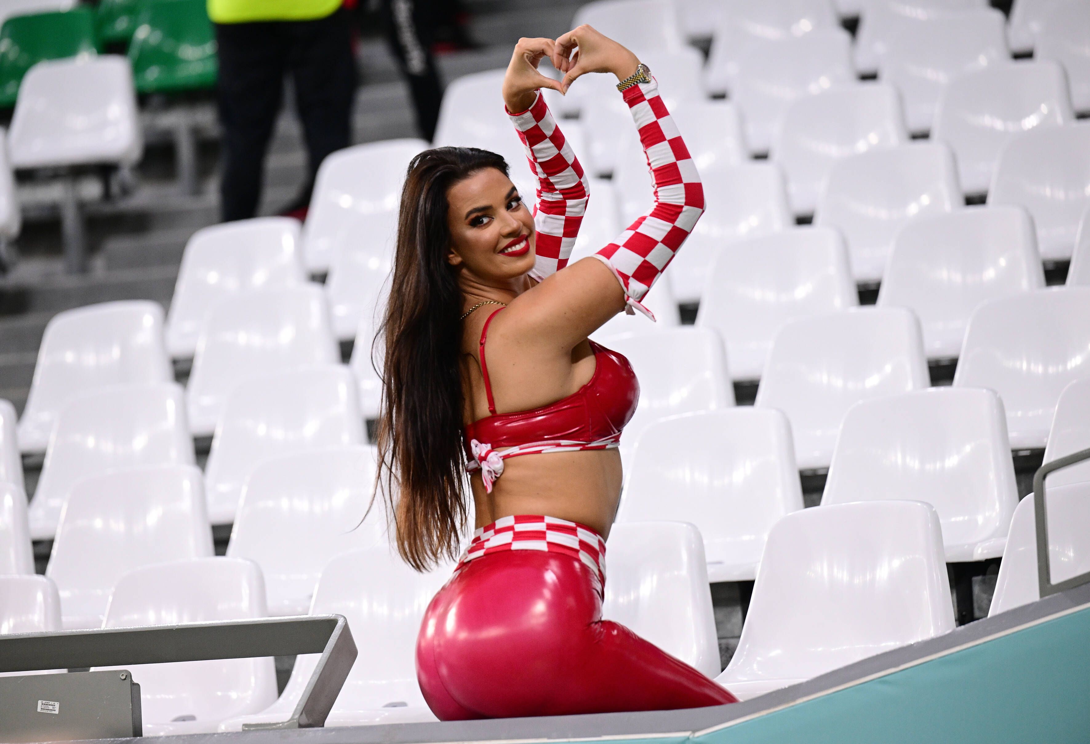 Bei der WM in Katar zog Ivana Knöll die Blicke auf sich.