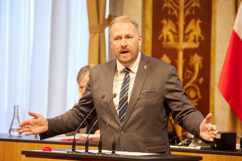 Bundesrat Markus Leinfellner (FPÖ) tätigte bei einer Diskussion in einer Grazer Schule eine Aussage, die für Empörung sorgte.