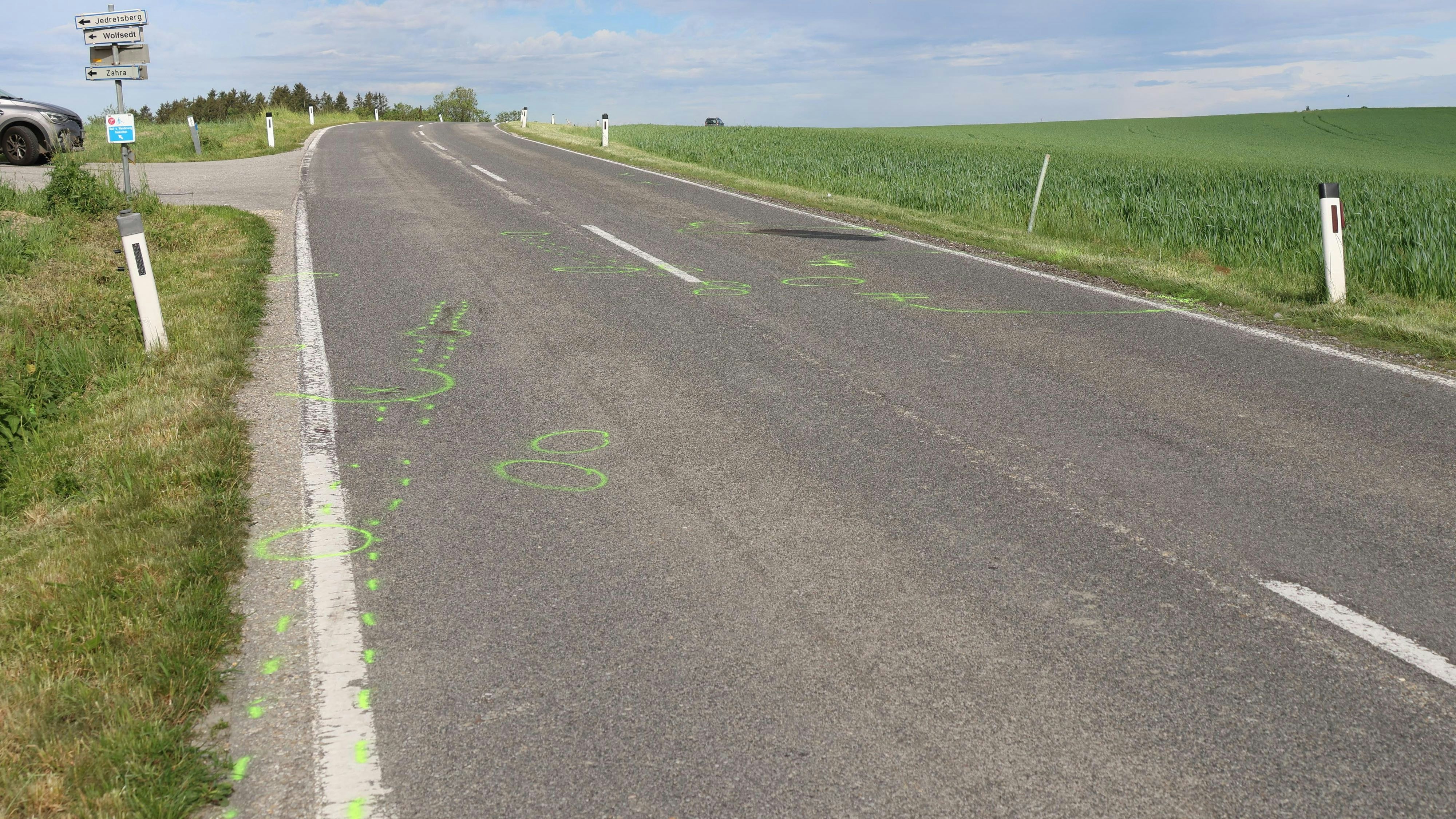 Heute.at - Motorradfahrer stürzt, wird von Auto überfahren – tot
