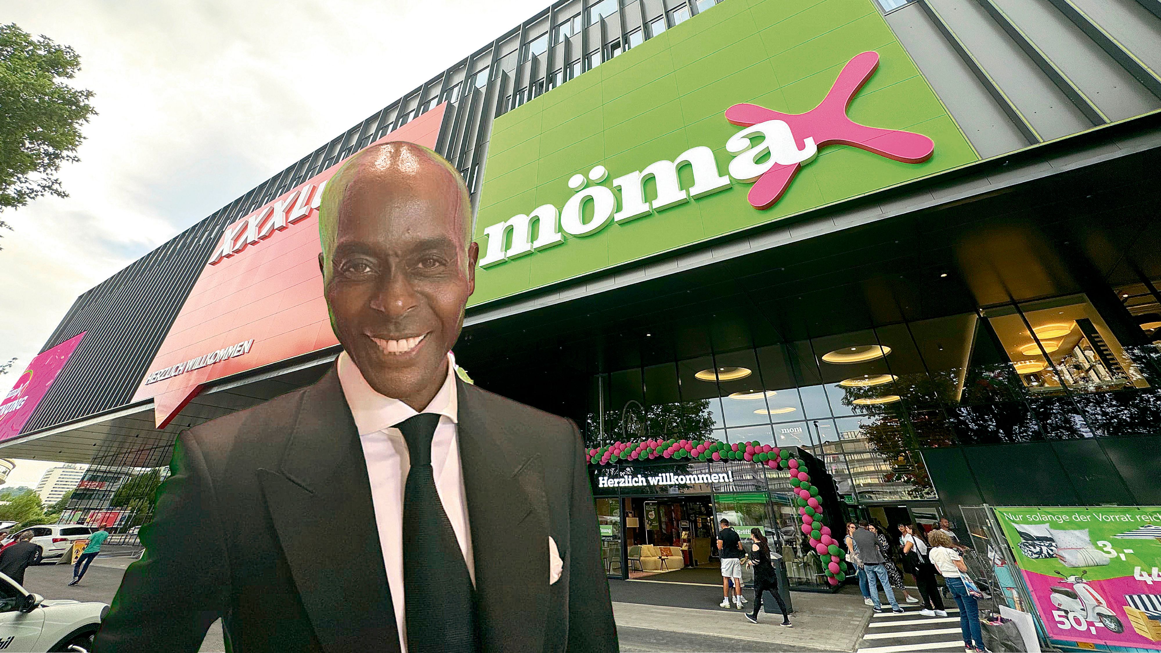 TV-Star Bruce Darnell war bei der großen Mömax Eröffnung mit von der Partie.